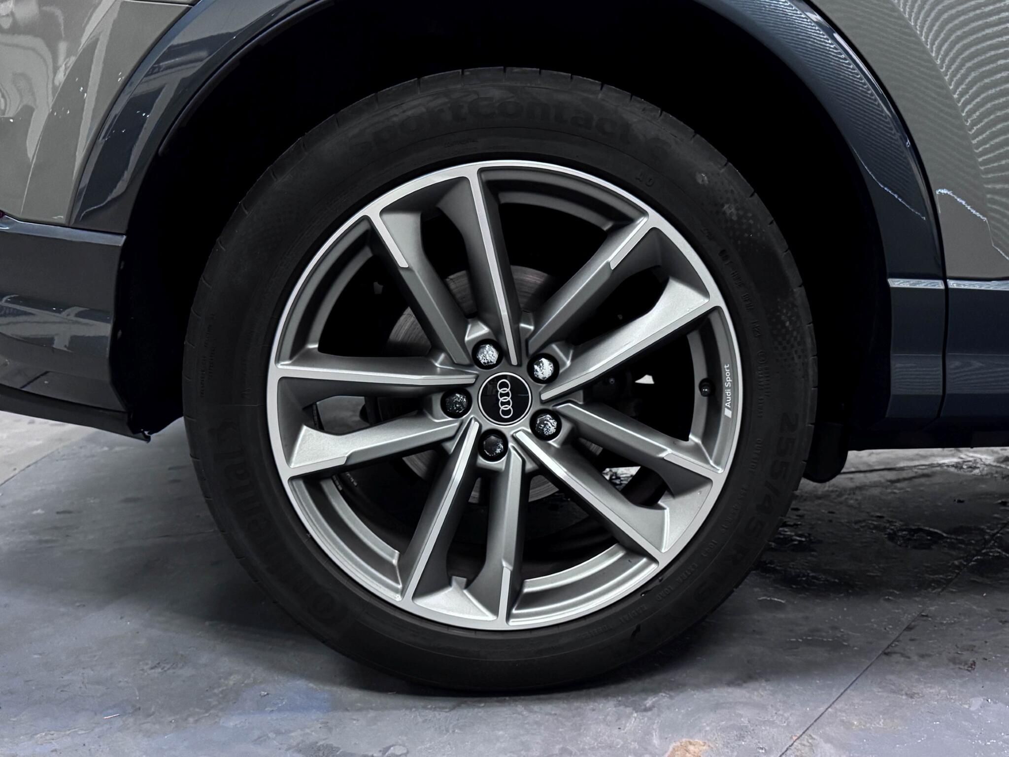 Audi Q3 view 47