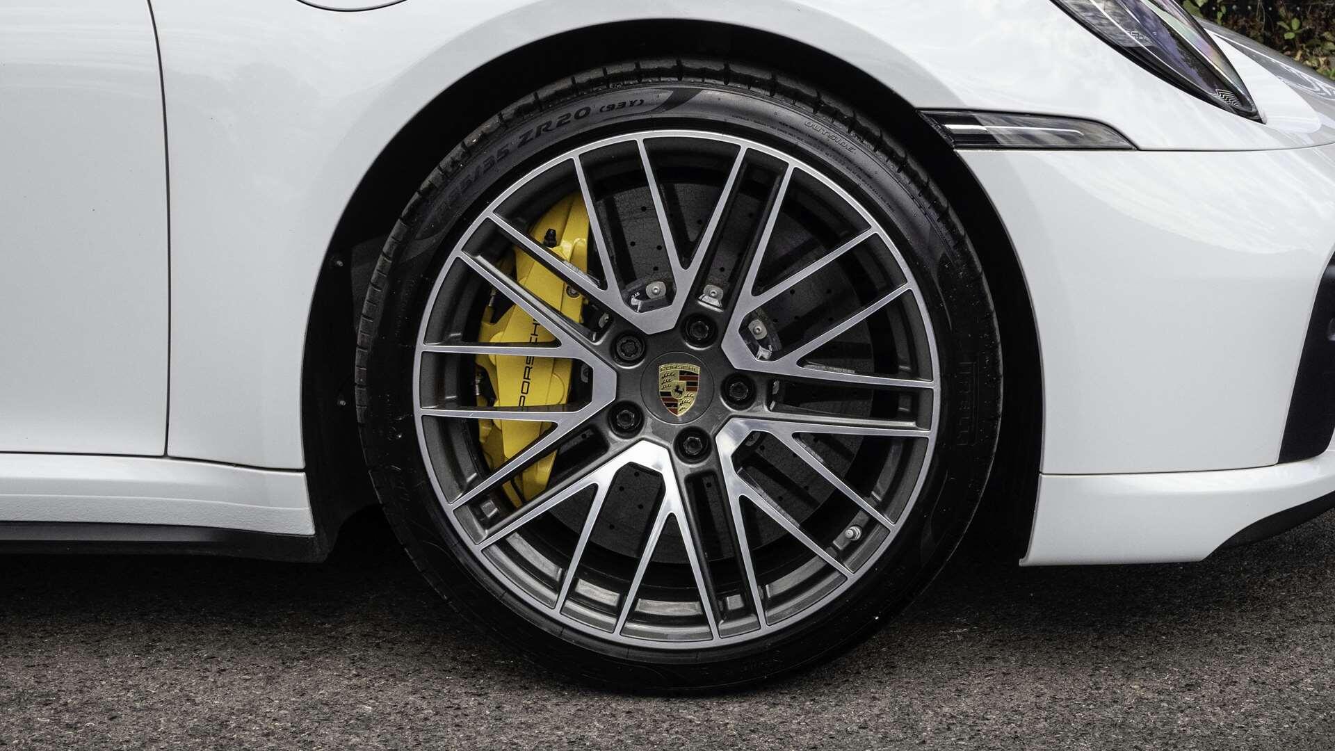 Porsche 911 view 6