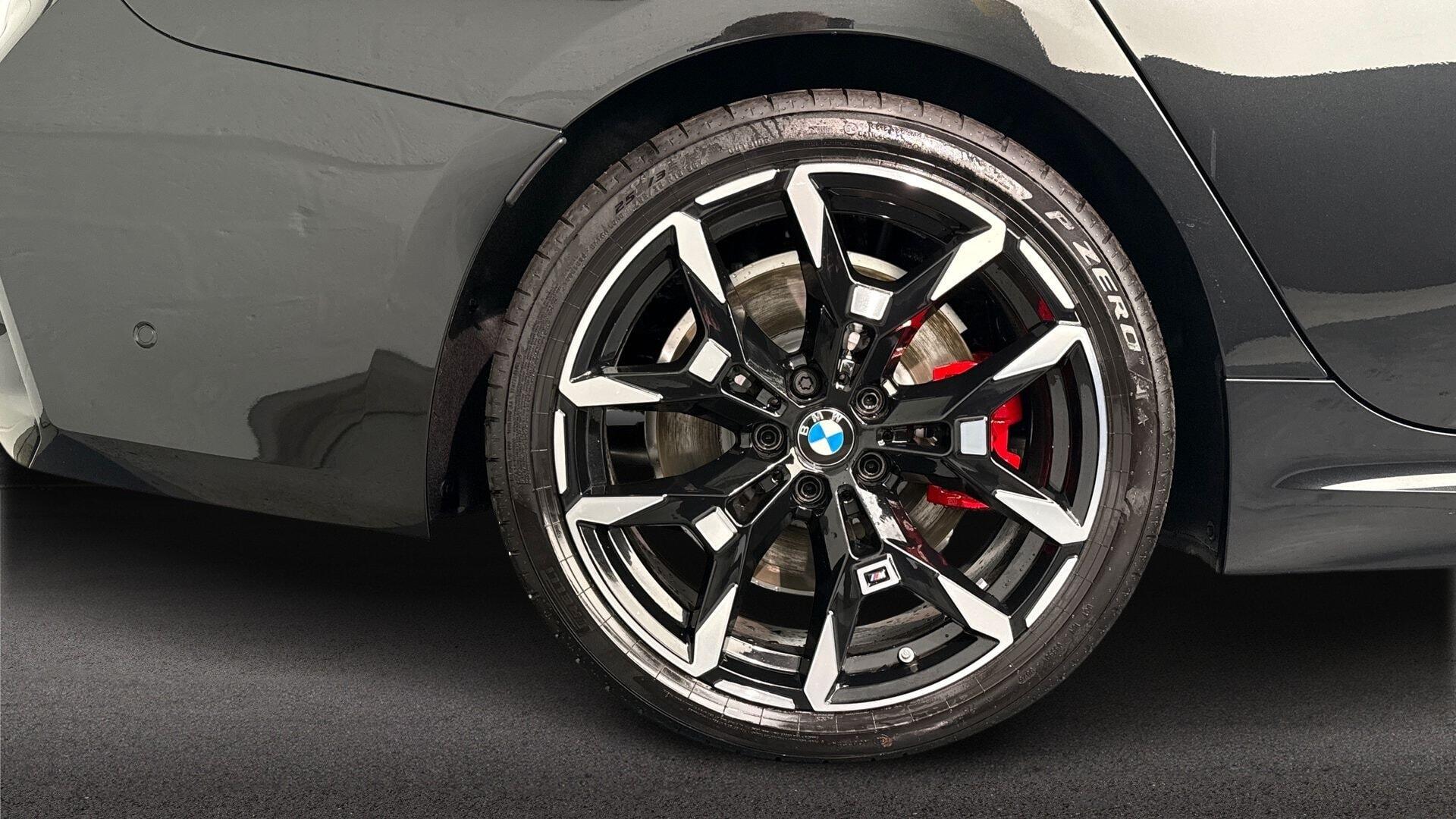 BMW 3 Series view 14