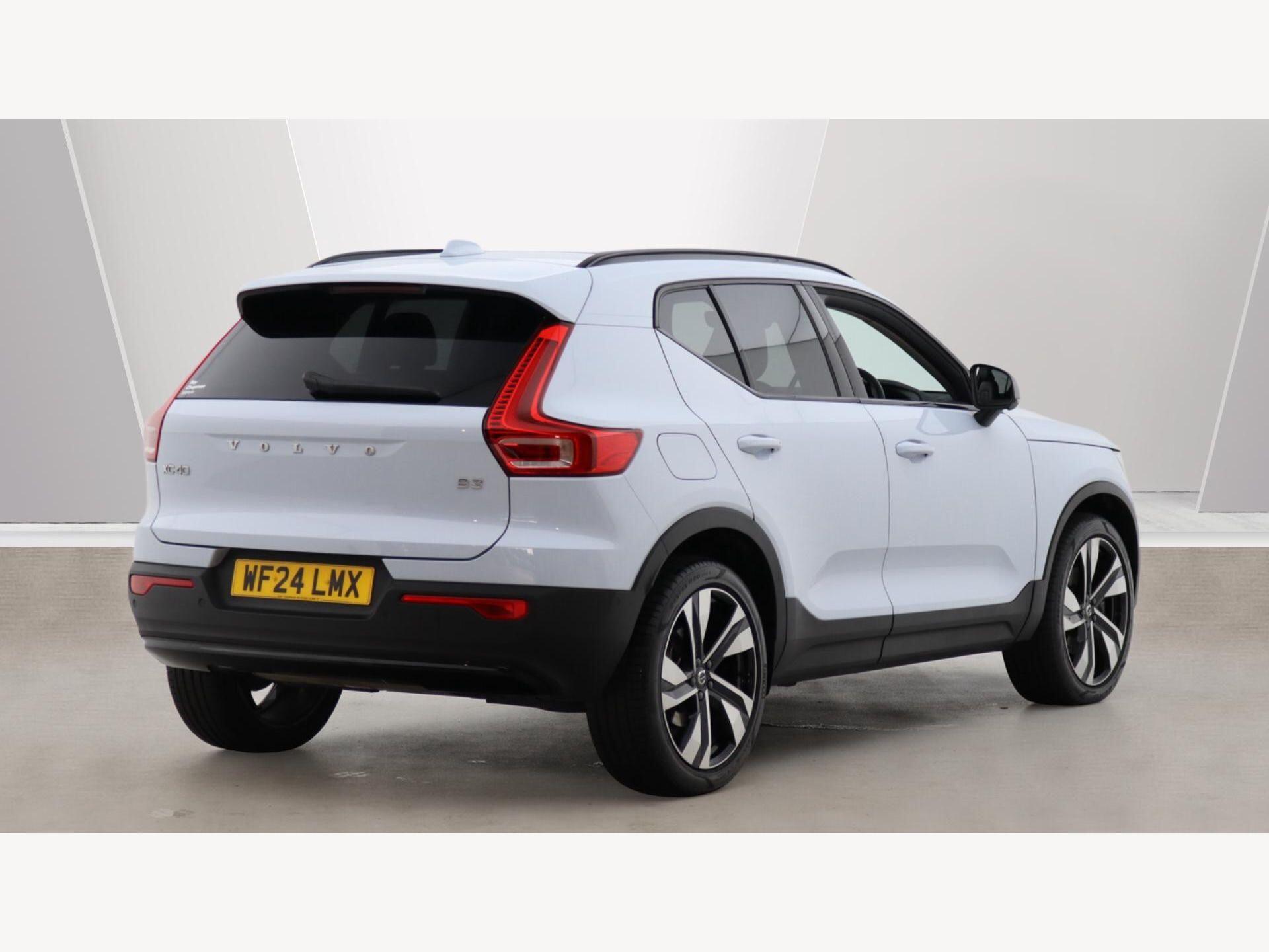 Volvo XC40 view 2