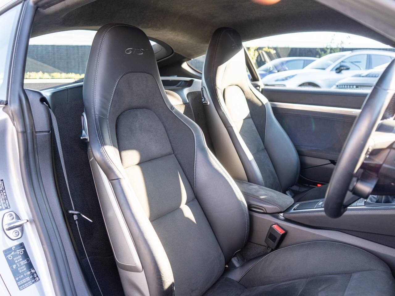Porsche Cayman view 5