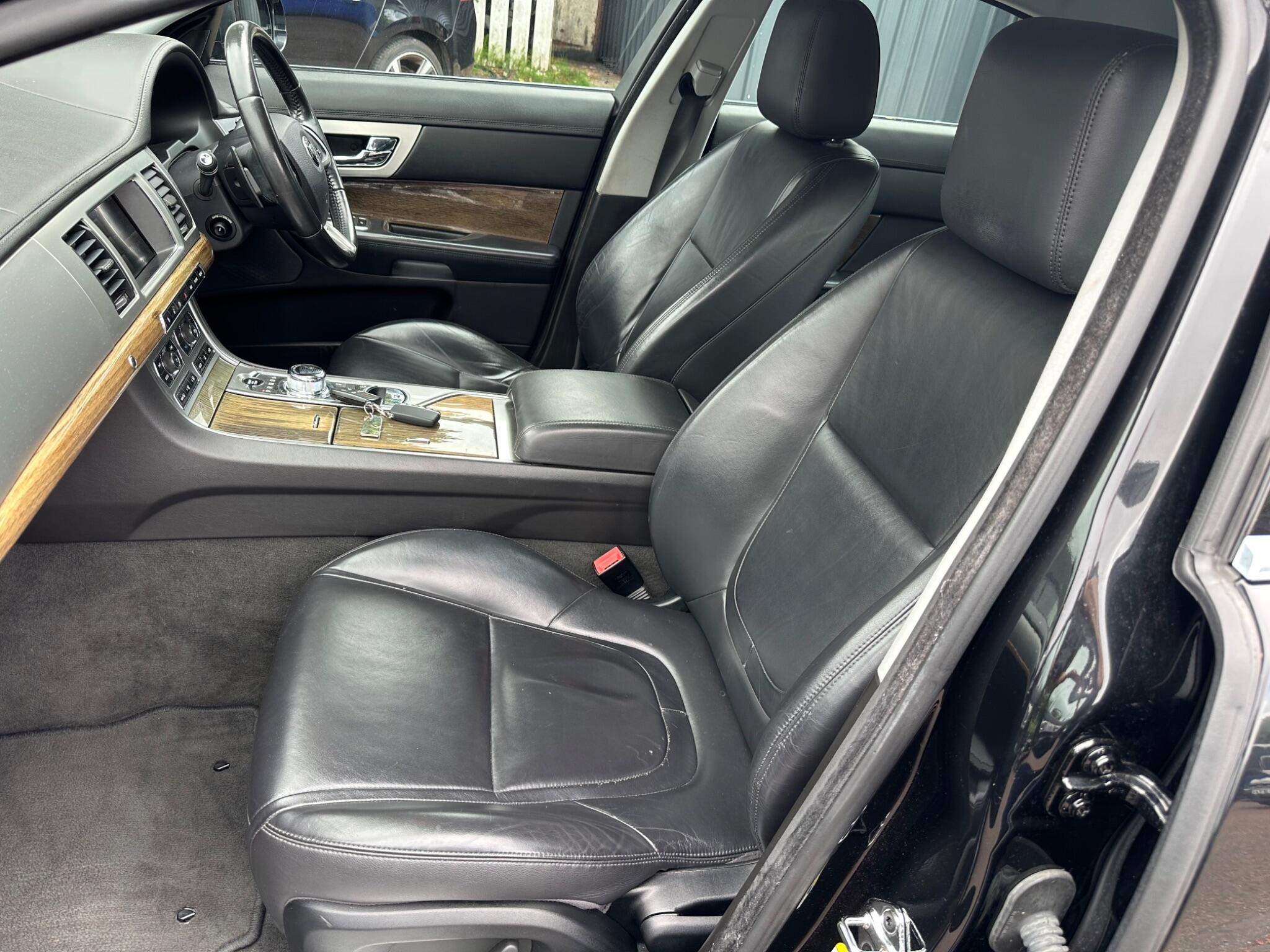 Jaguar XF view 17