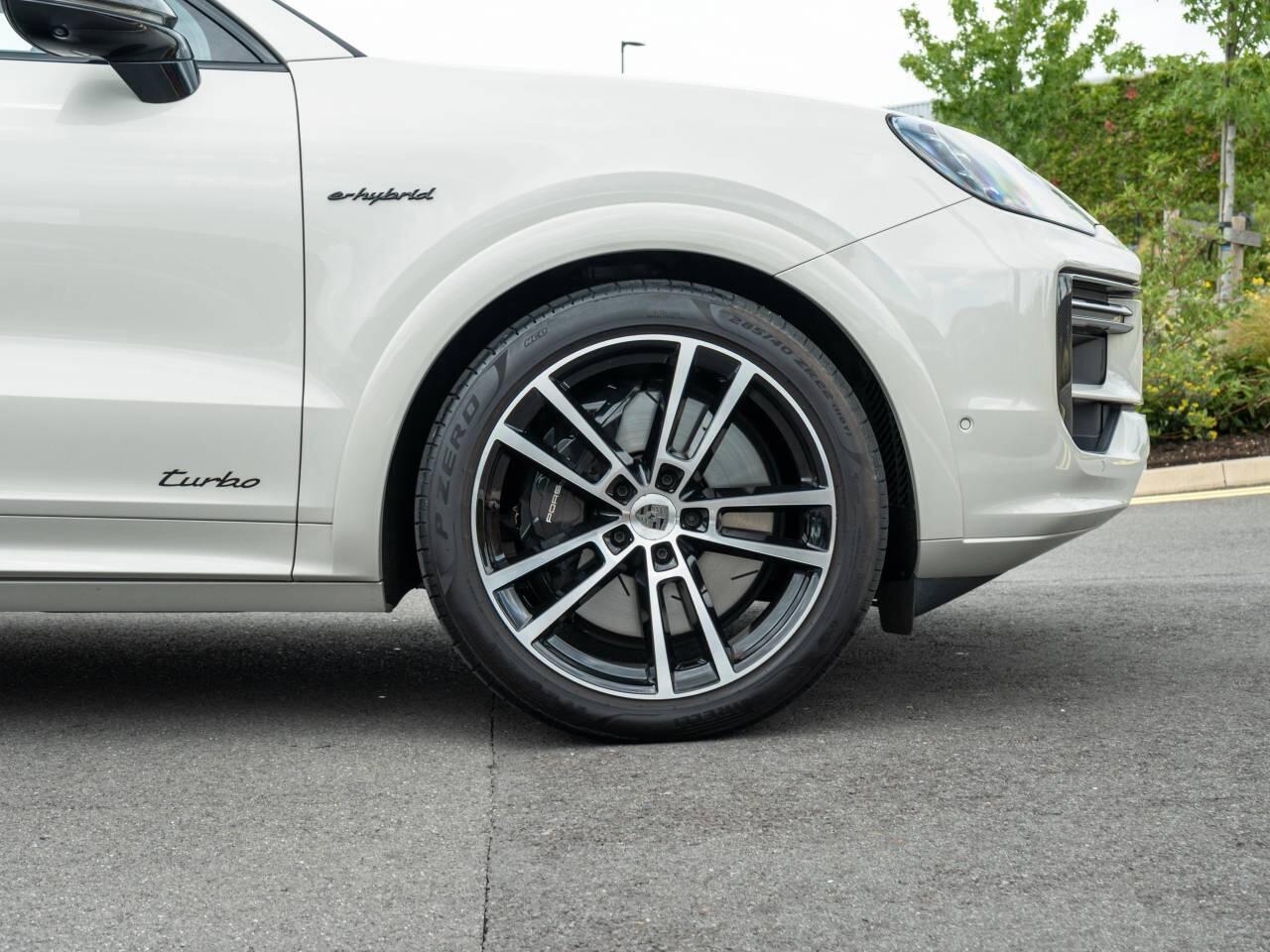 Porsche Cayenne view 15