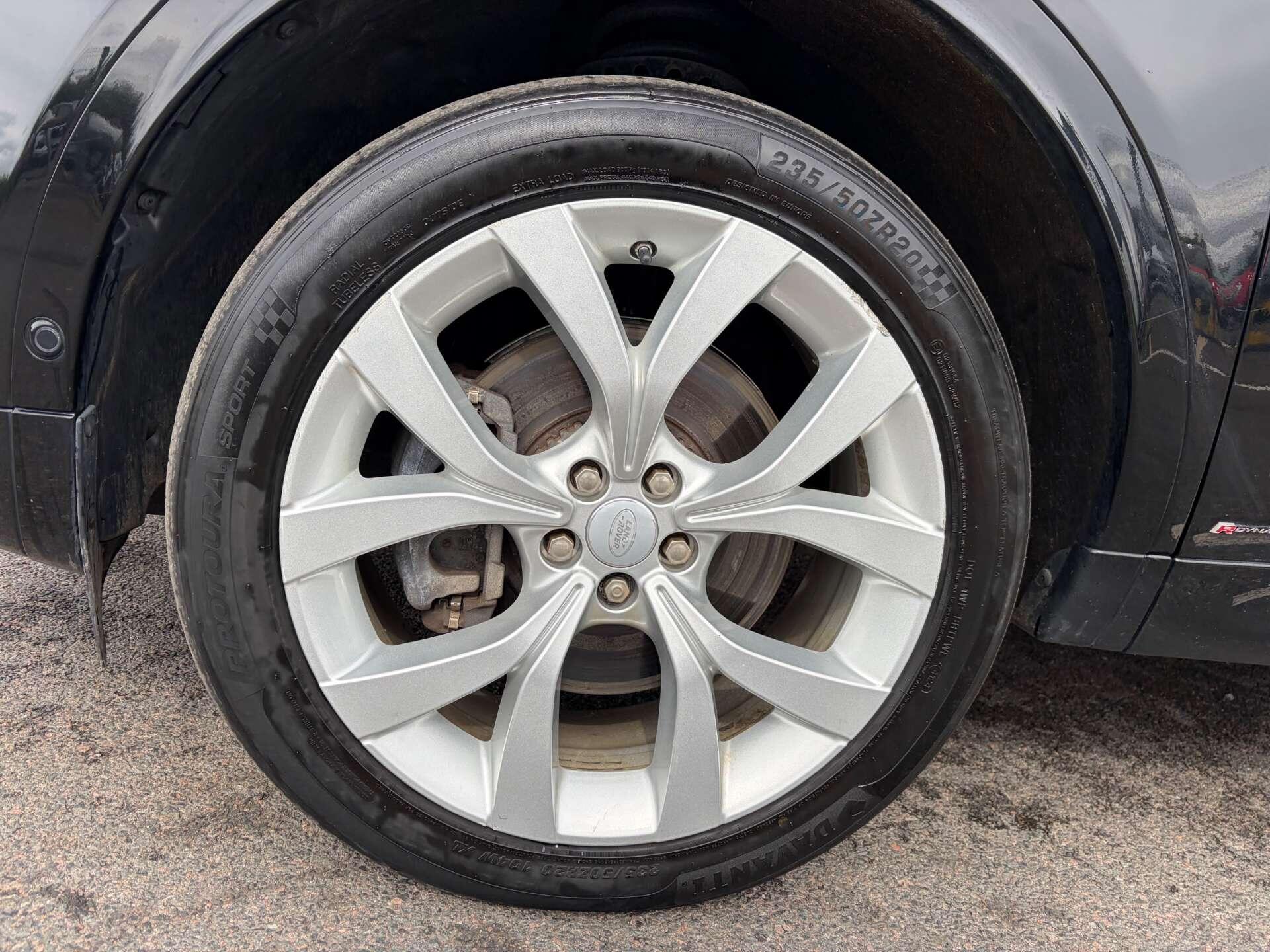 Land Rover Discovery Sport view 12