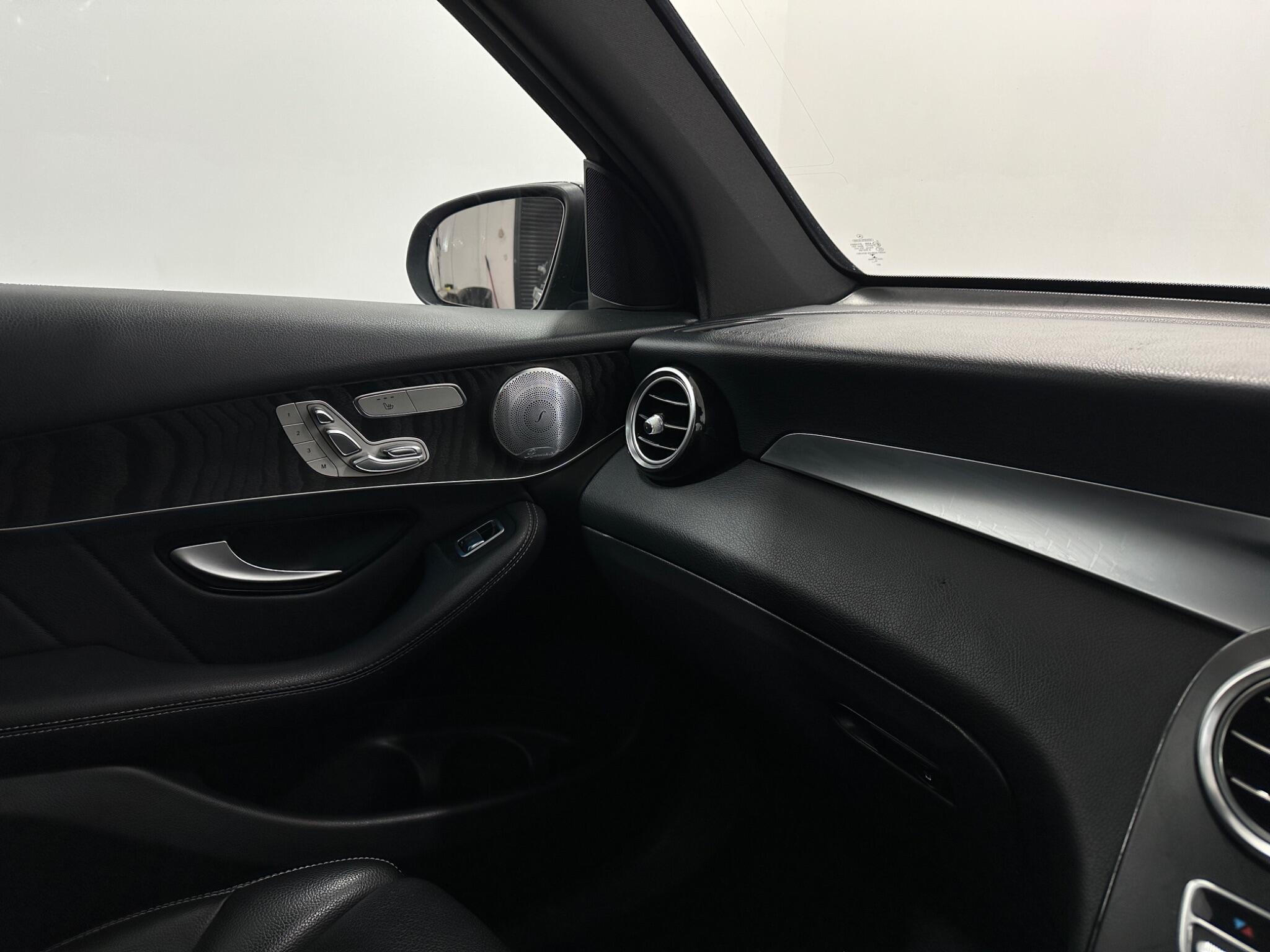 Mercedes-Benz GLC view 28