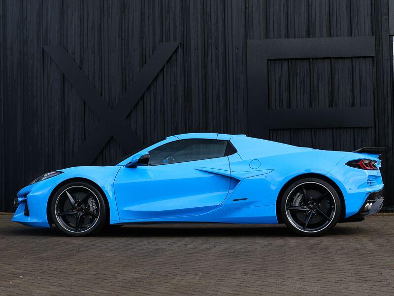 Chevrolet Corvette view 5