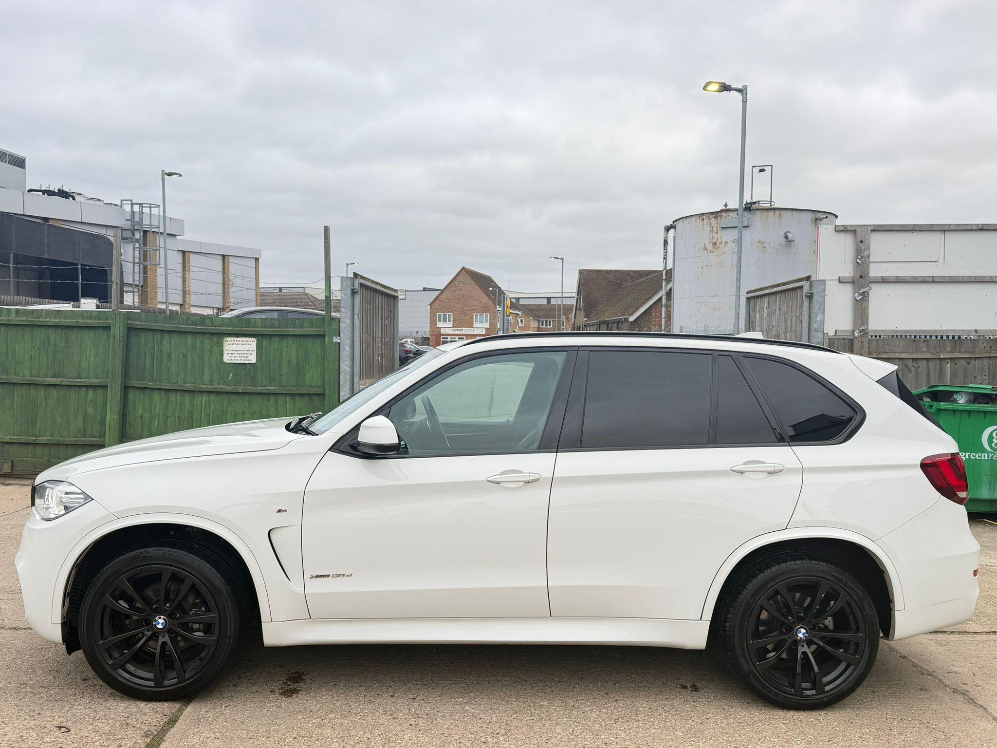 BMW X5 view 8