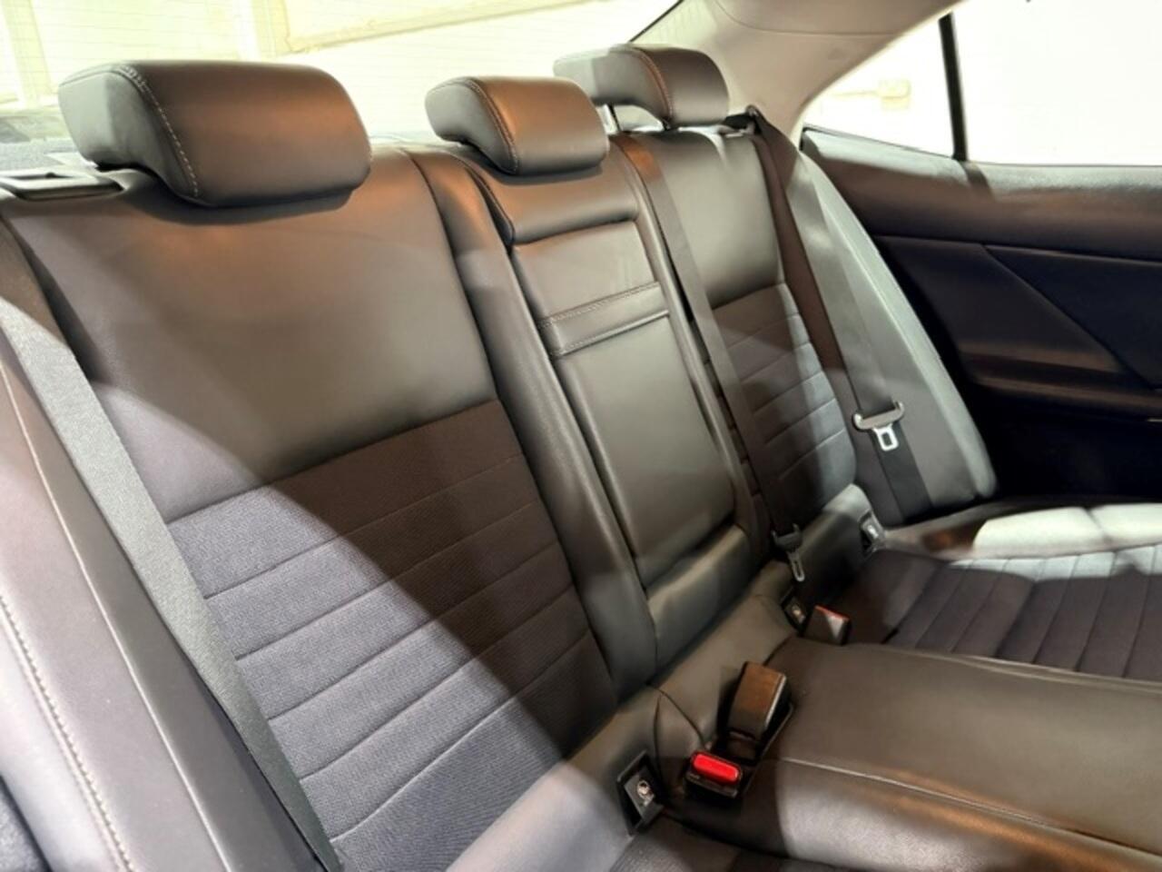 Lexus IS view 16