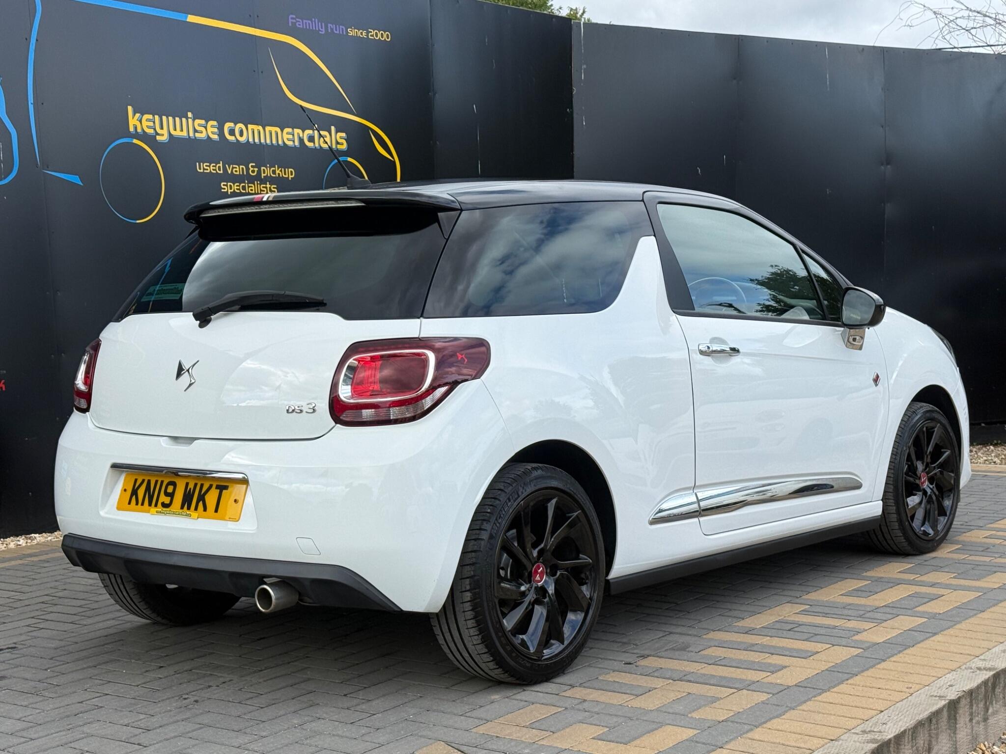 DS Automobiles DS 3 view 6