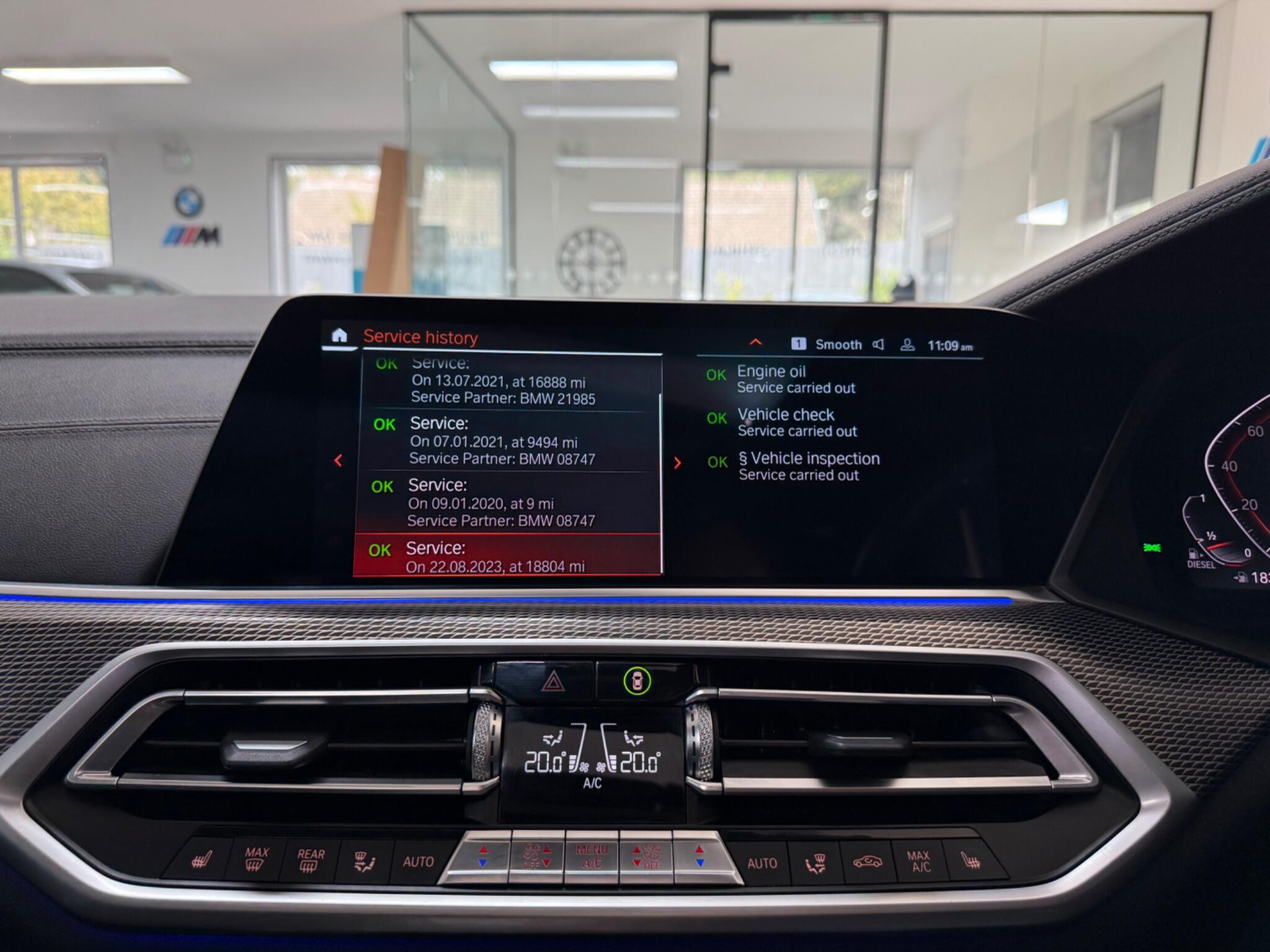 BMW X6 view 24