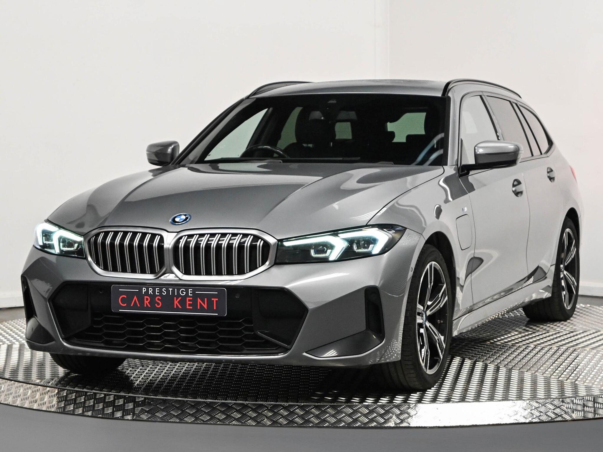 BMW 3 Series view 6