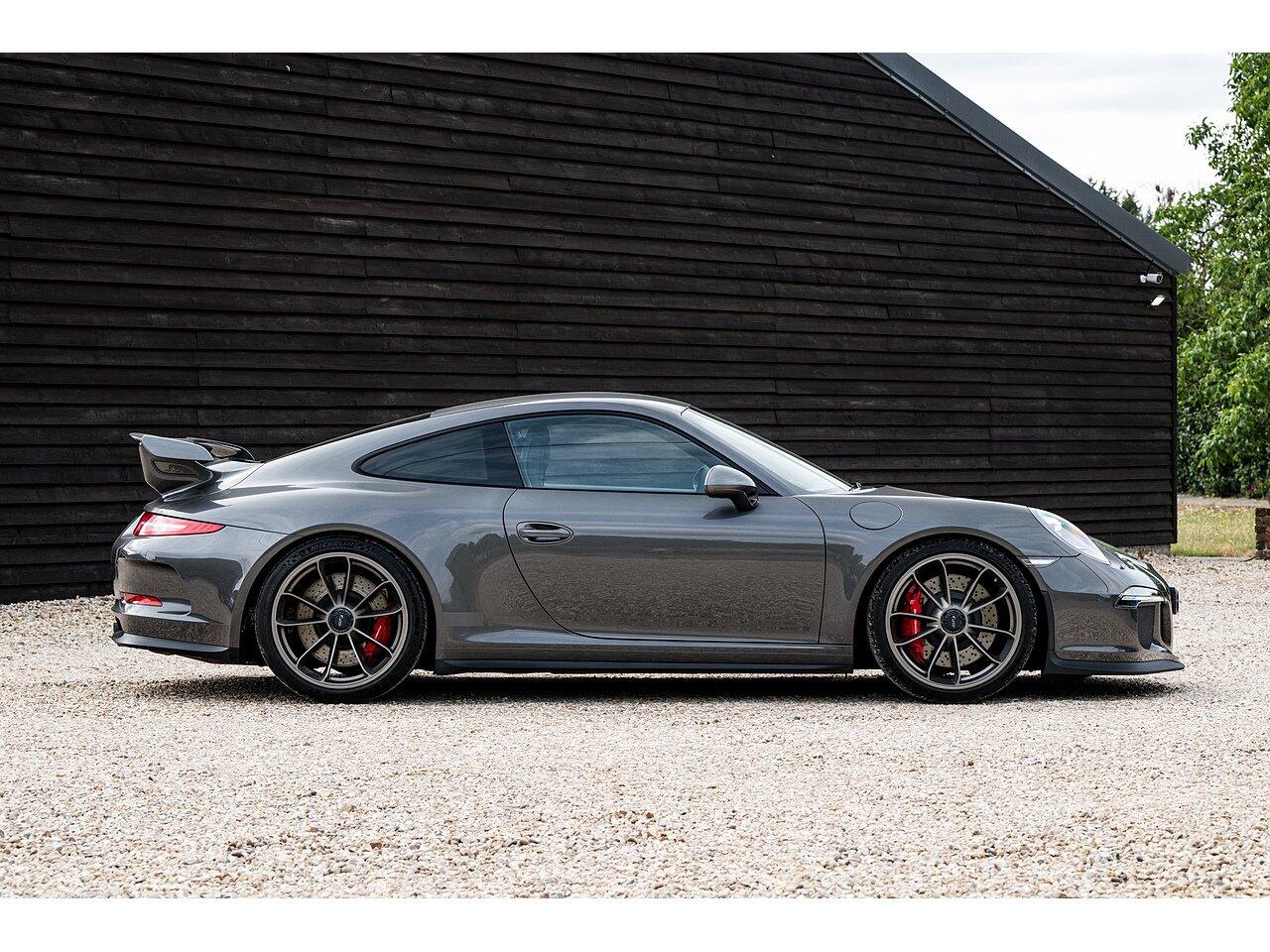 Porsche 911 view 19