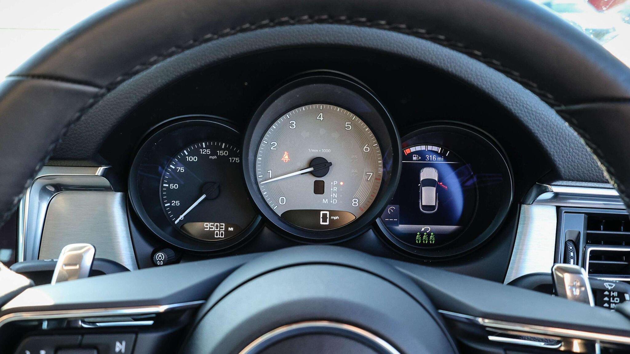 Porsche Macan view 16