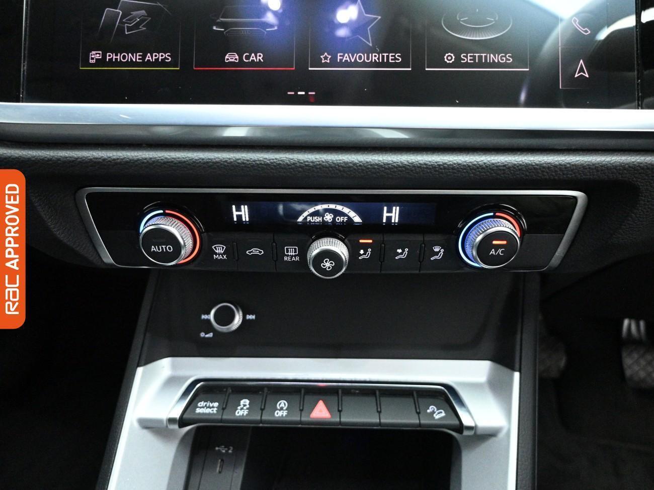 Audi Q3 view 16