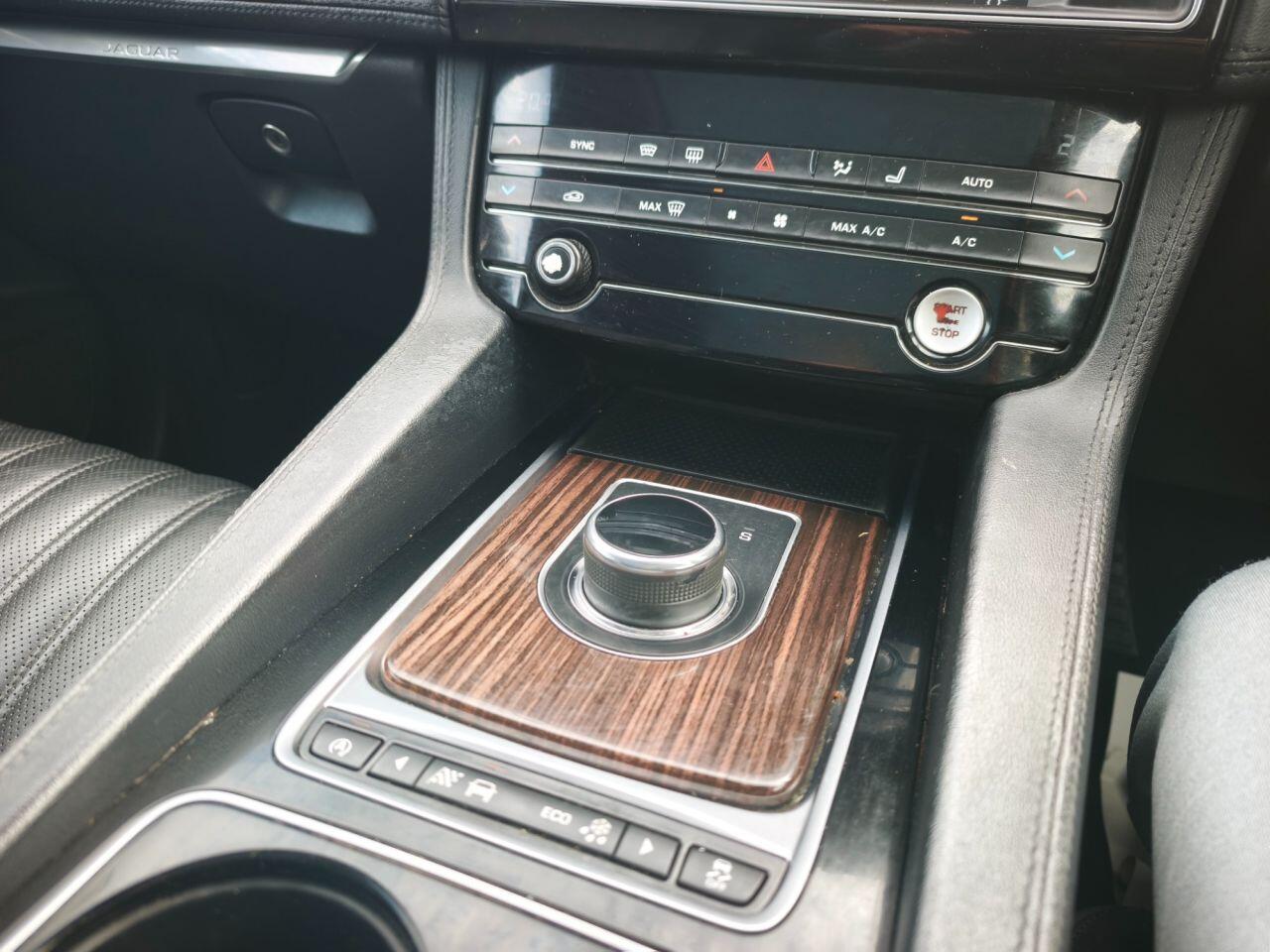 Jaguar F-Pace view 12