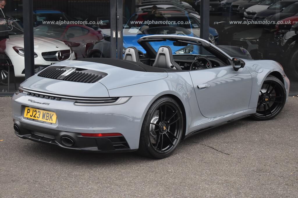 Porsche 911 view 6