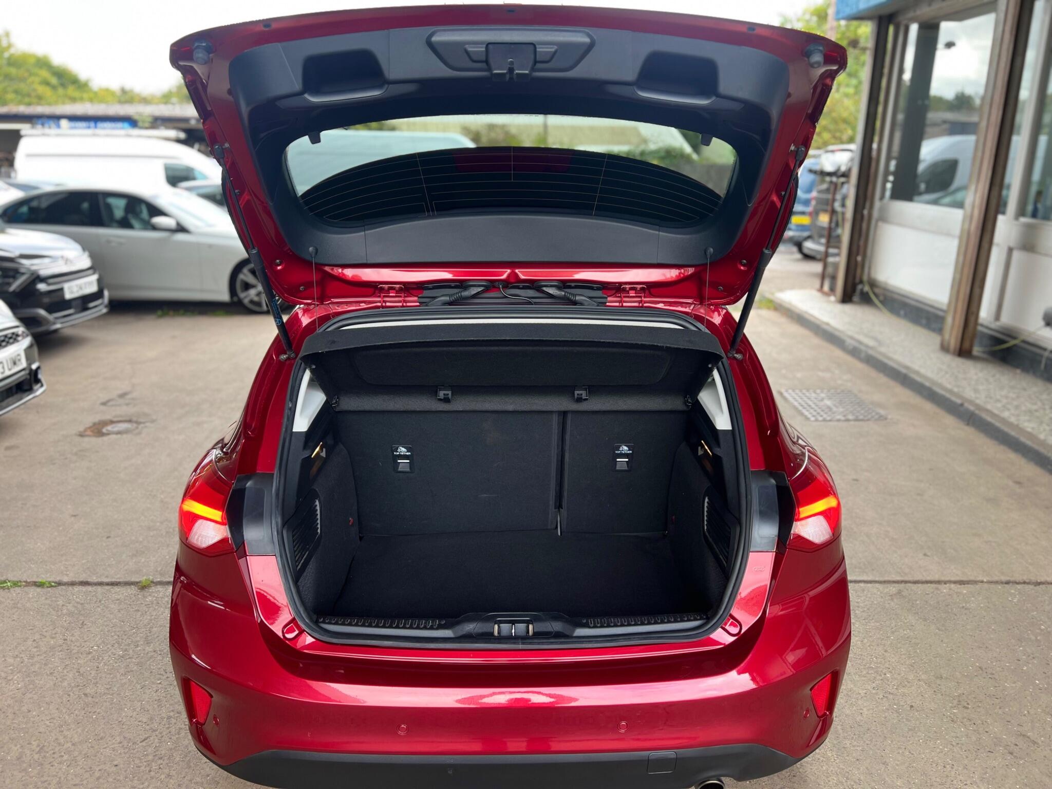 Ford Focus view 13