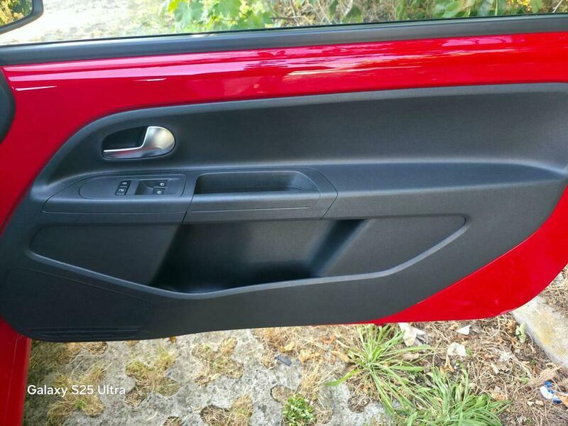 Volkswagen Up! view 56