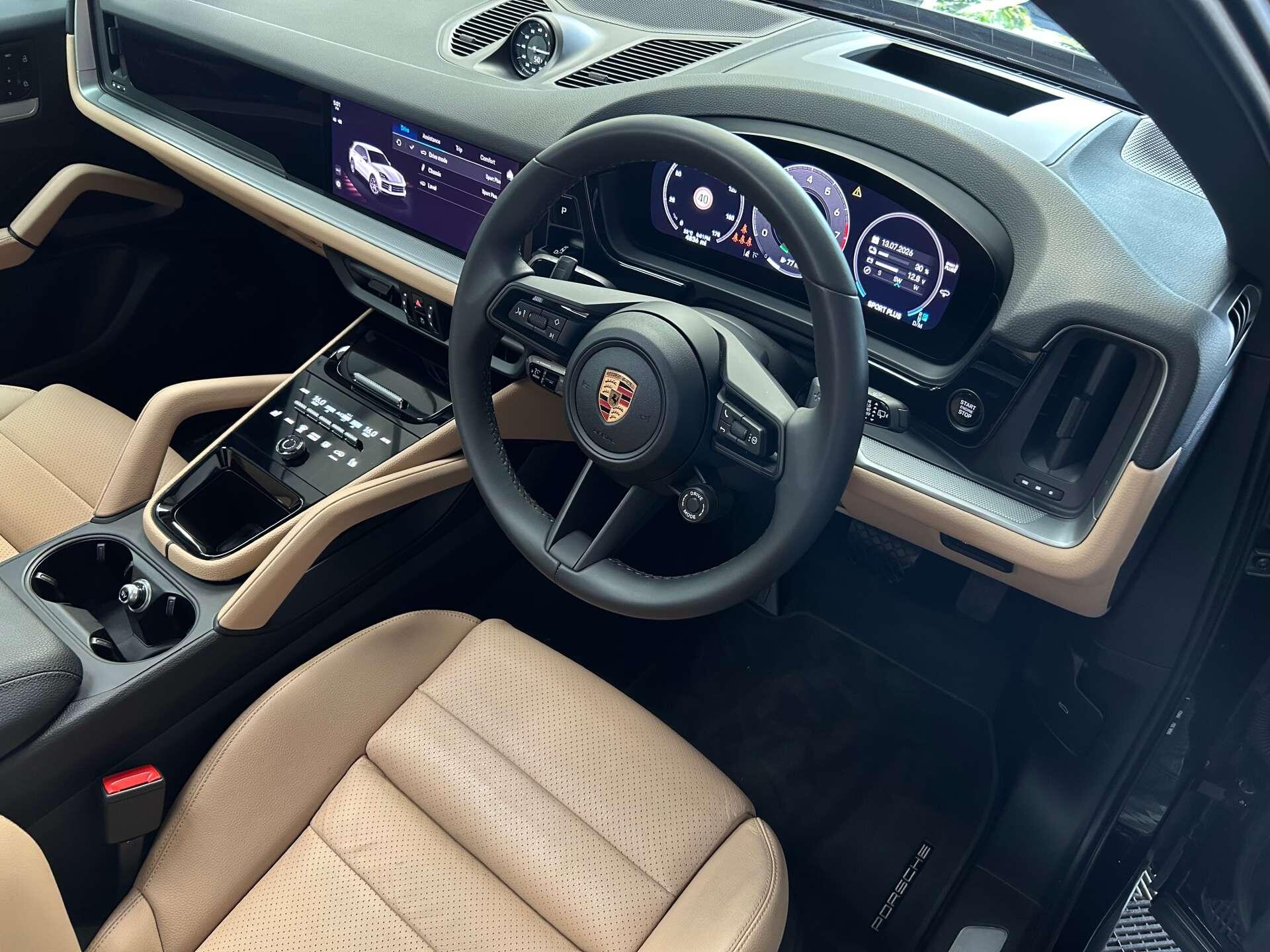 Porsche Cayenne view 39