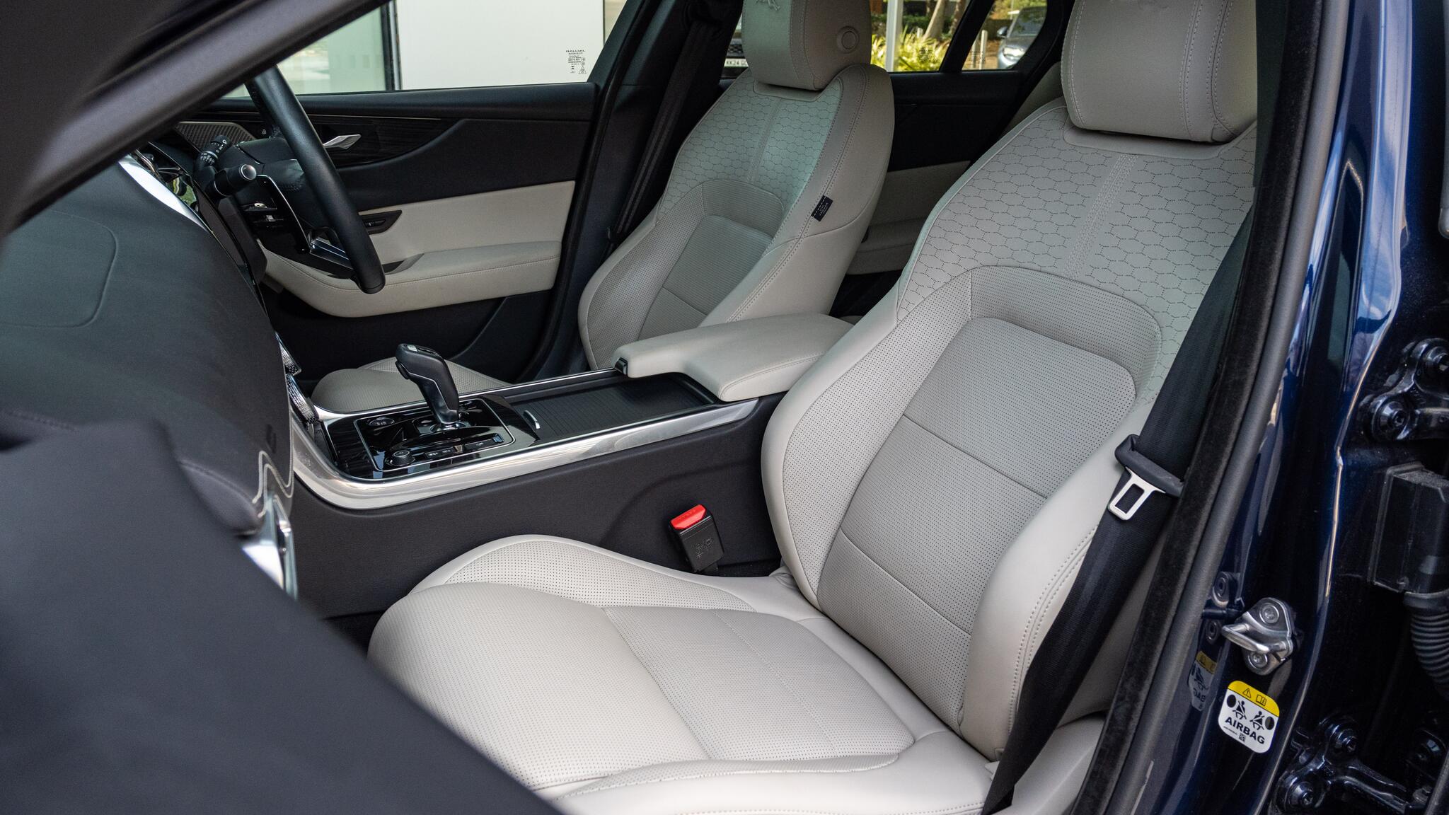 Jaguar Xe view 69