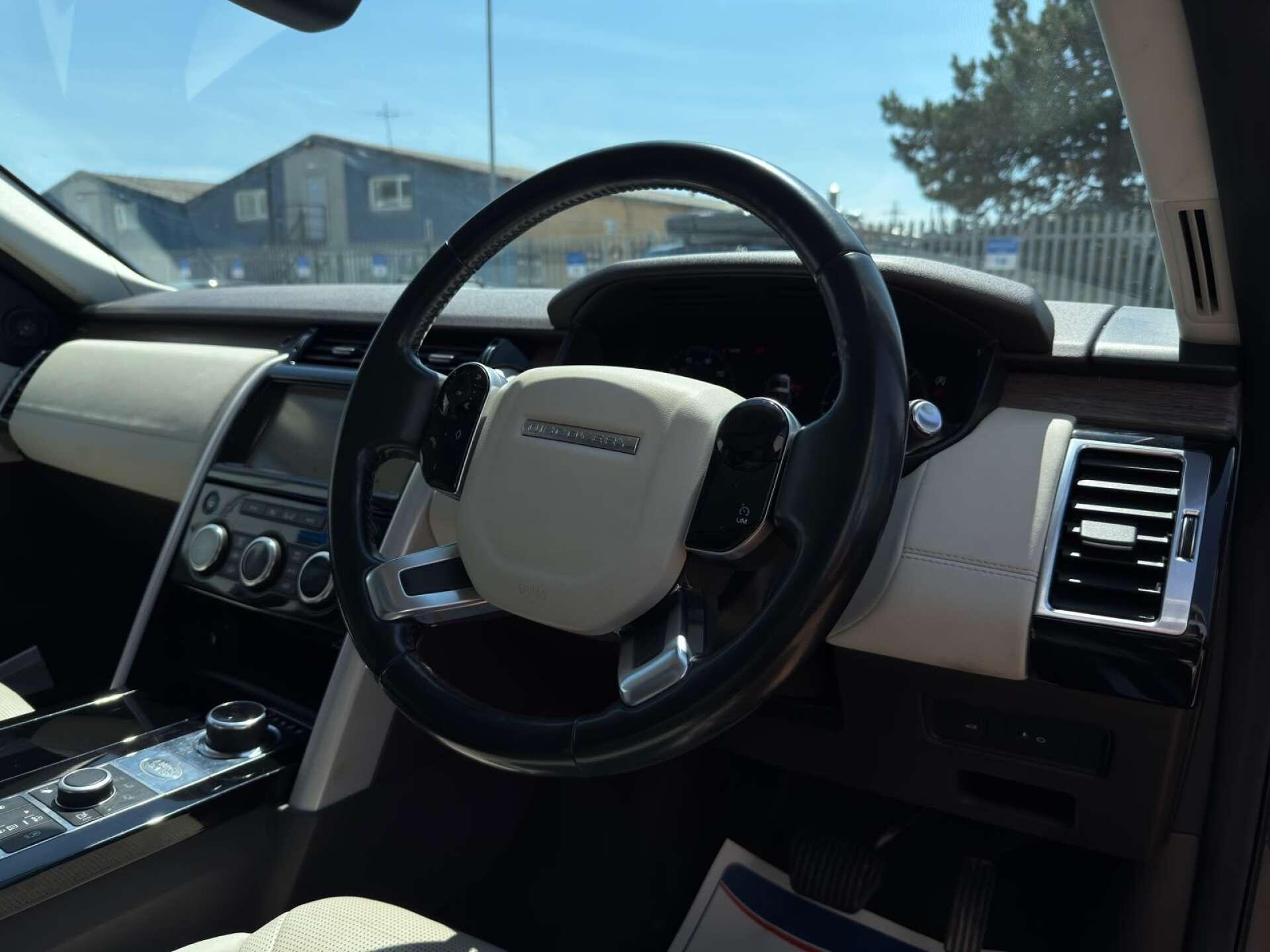 Land Rover Discovery 3 view 19