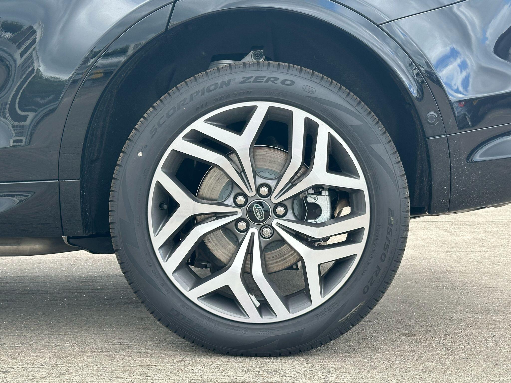 Land Rover Discovery Sport view 16