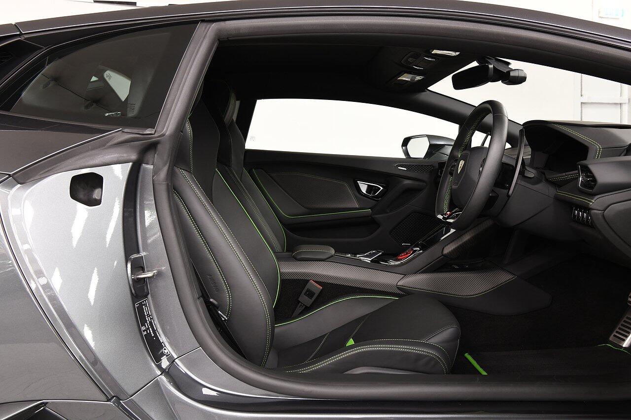 Lamborghini Huracan view 6