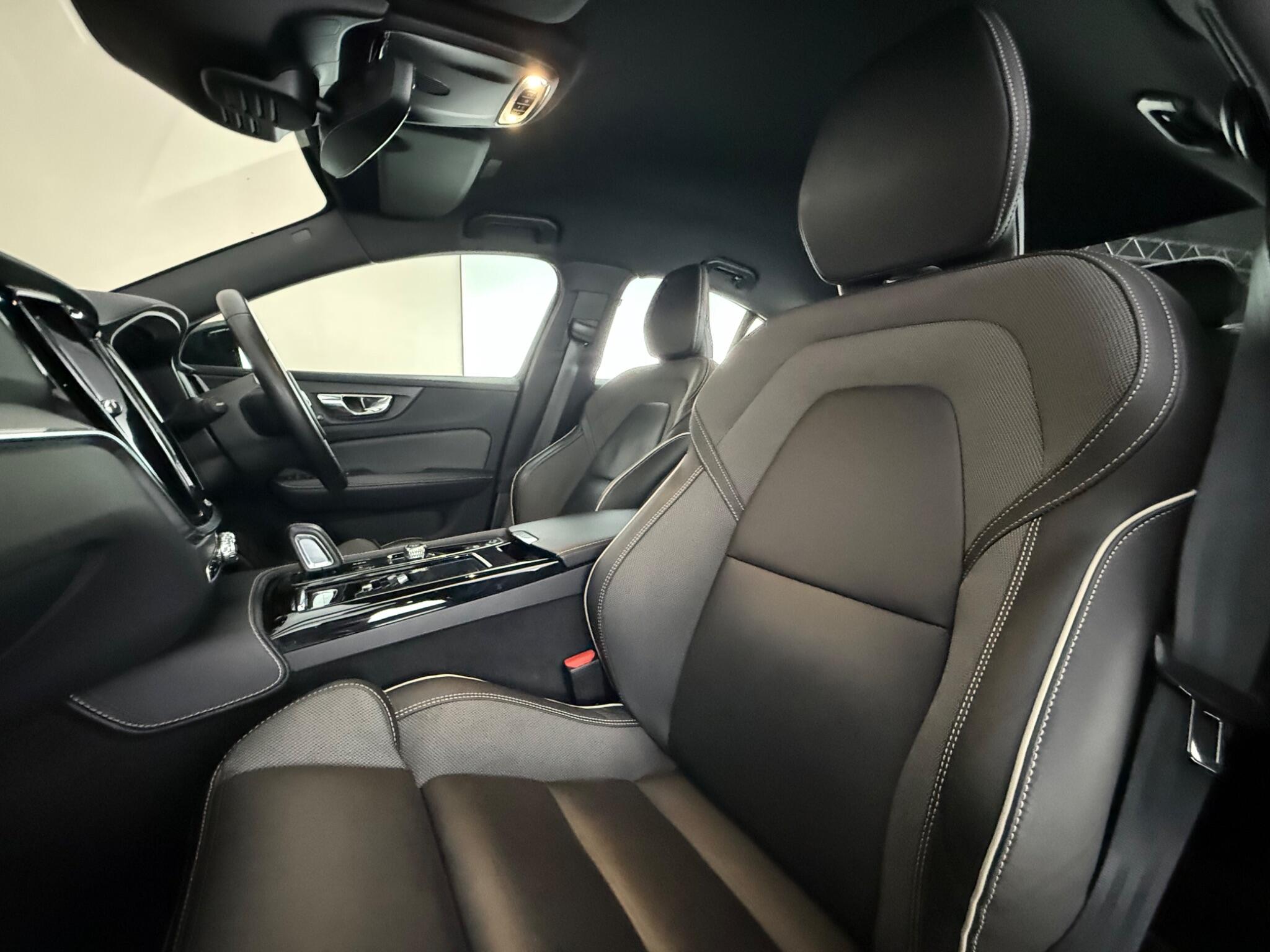 Volvo S60 view 31