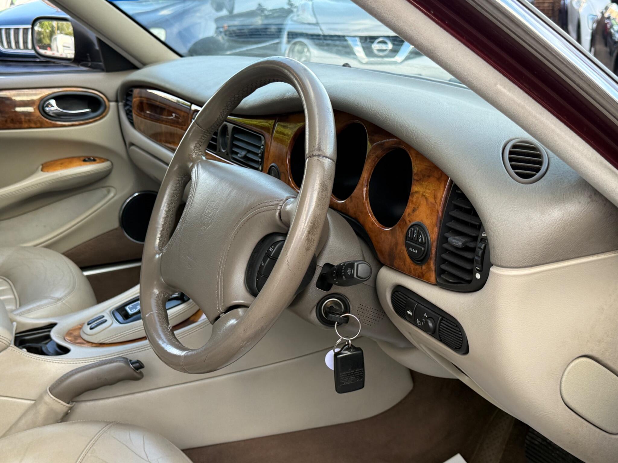 Jaguar XJ - Image 20