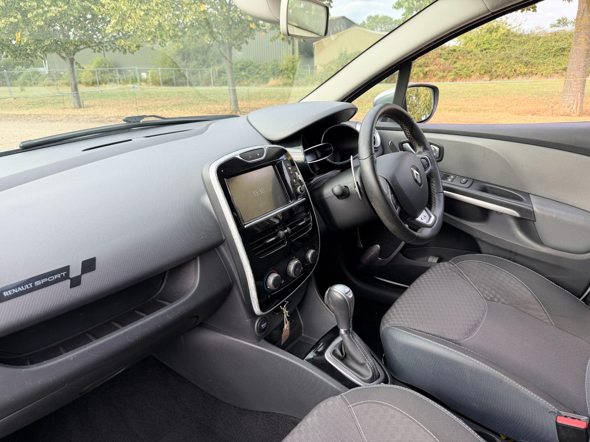 Renault Clio view 29
