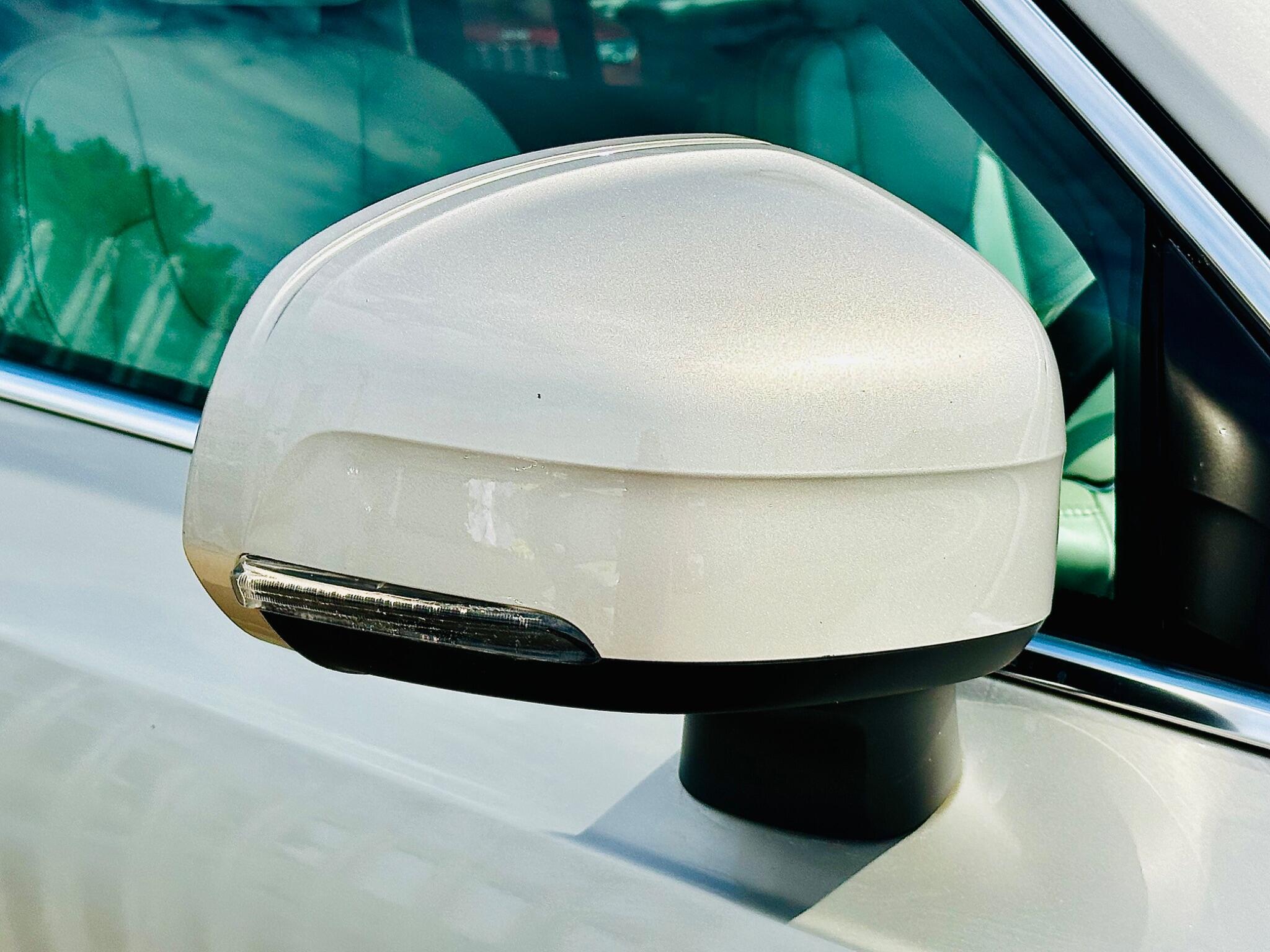 Volvo XC90 view 3