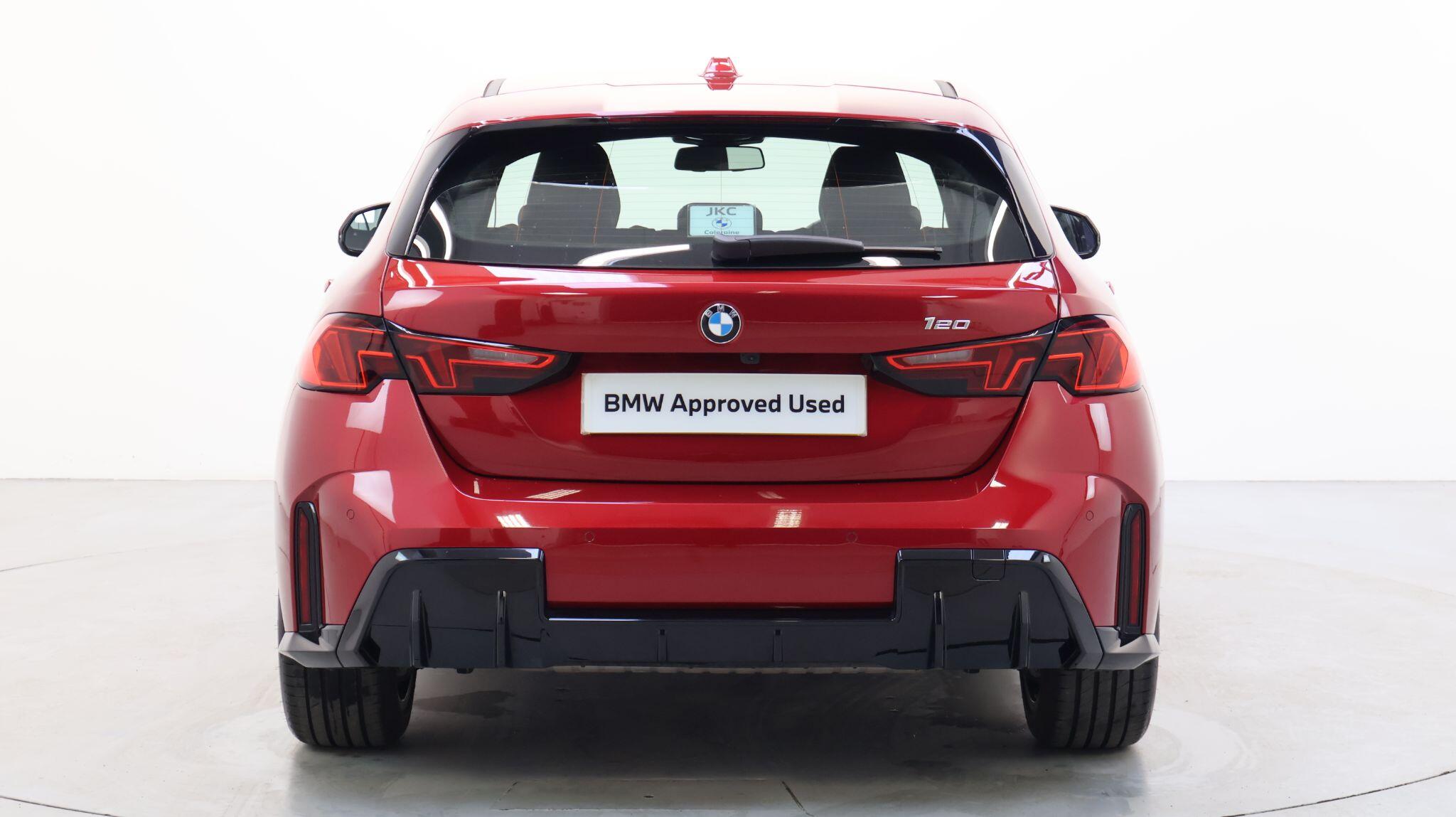 BMW 1 Series view 14