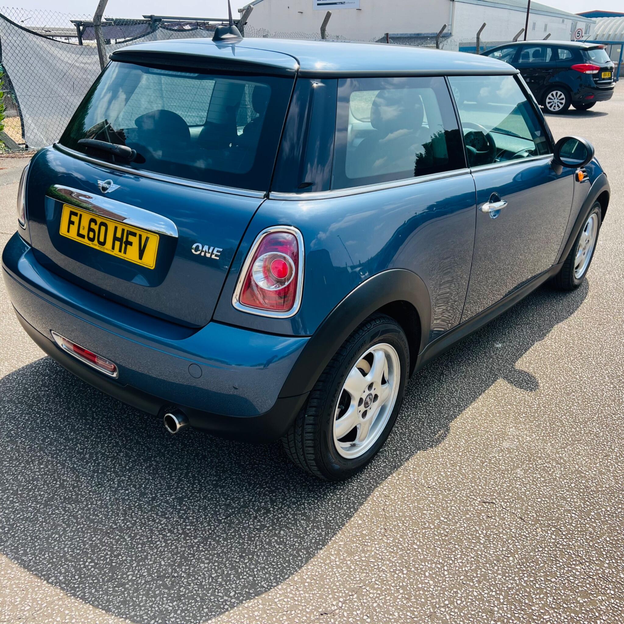 Mini Hatch view 13