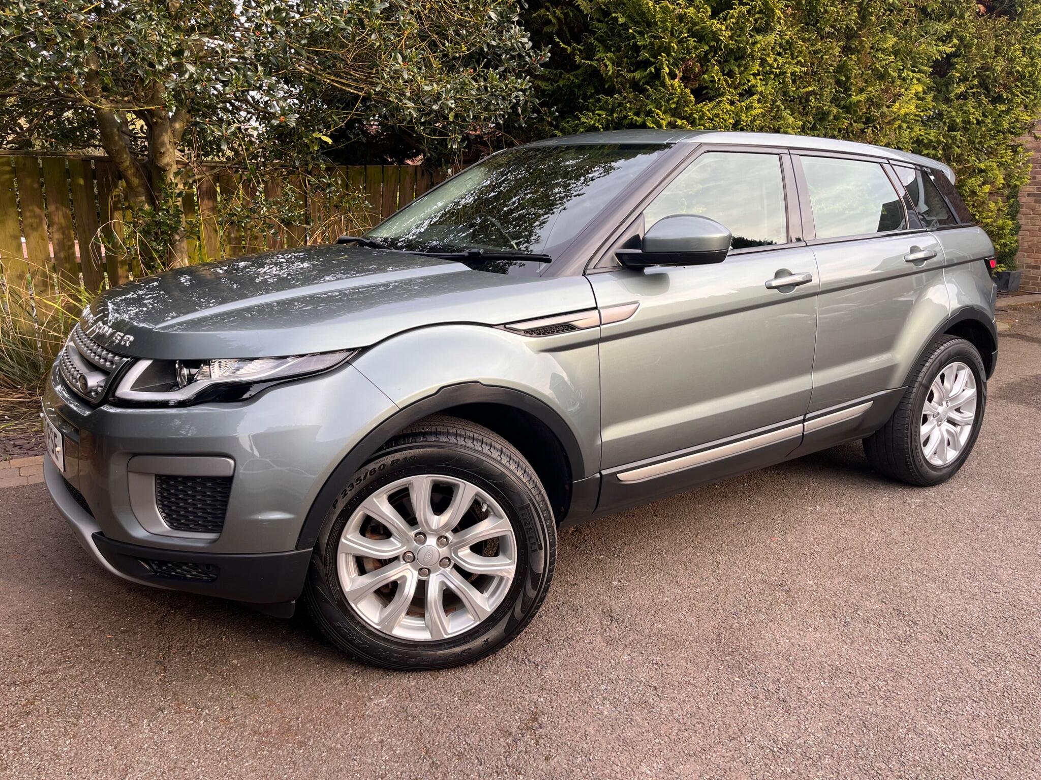 Land Rover Range Rover Evoque view 5