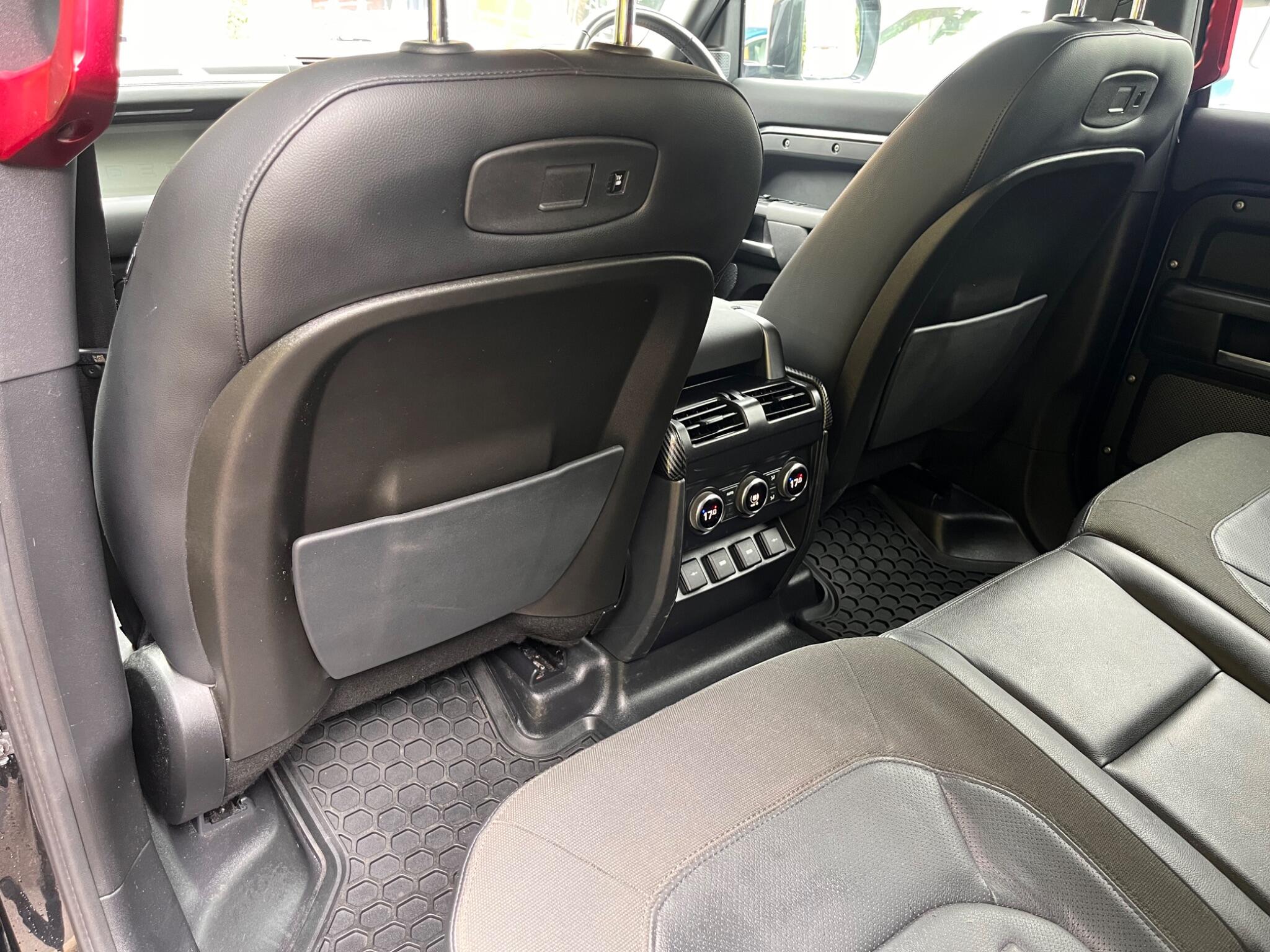 Land Rover Defender view 33