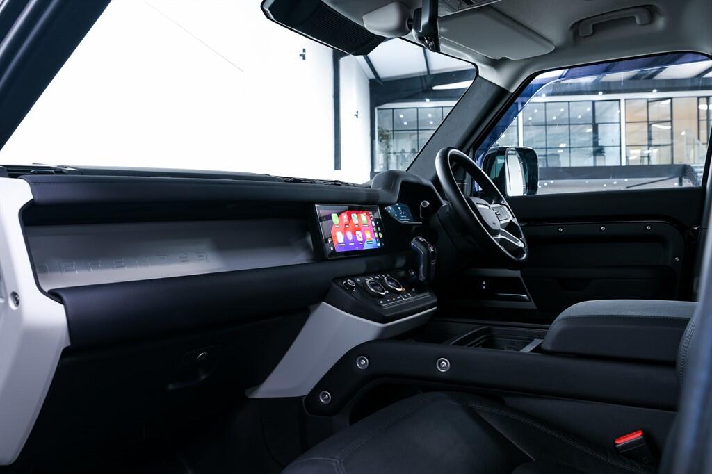 Land Rover Defender view 17