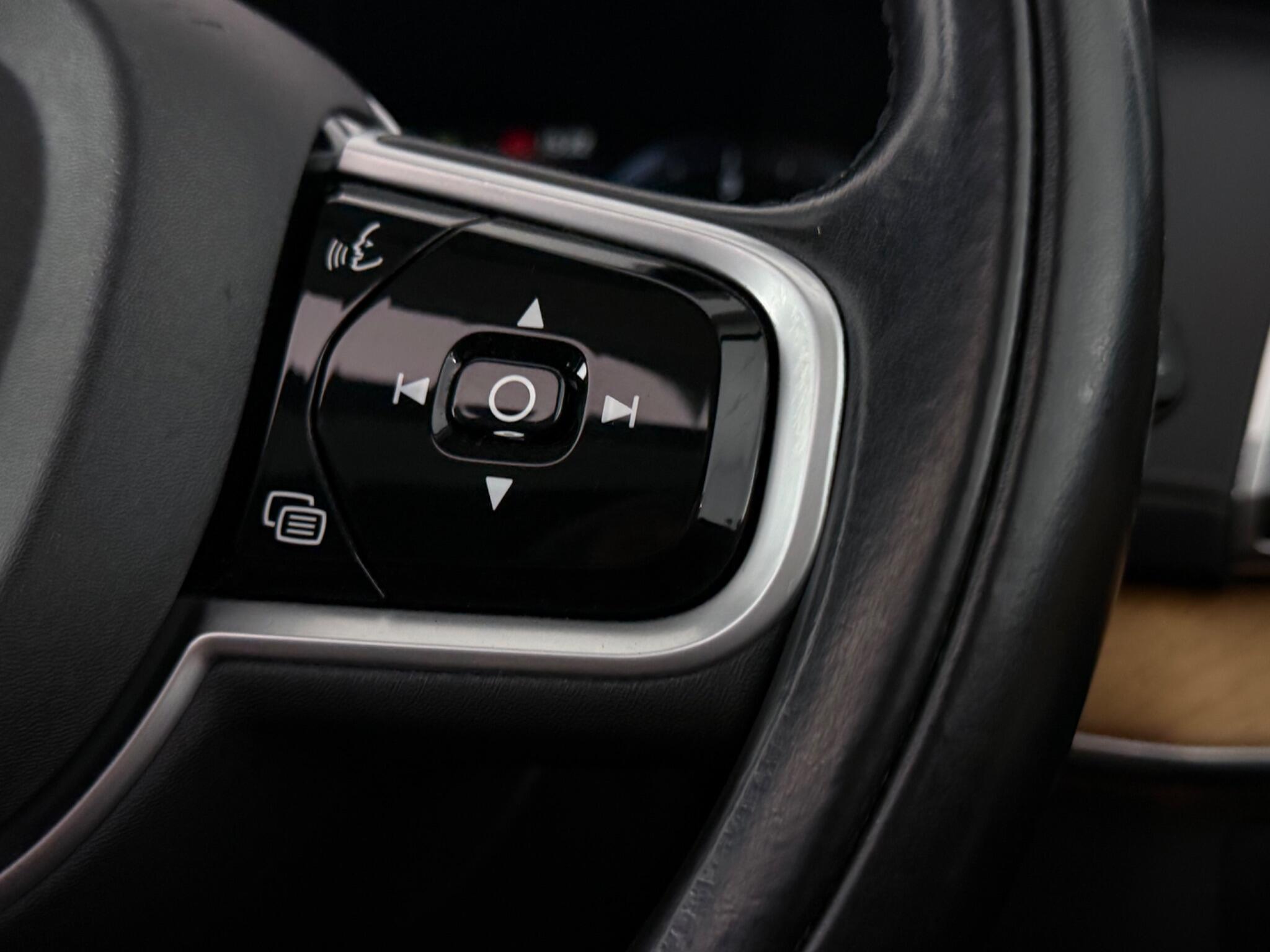 Volvo XC90 view 15