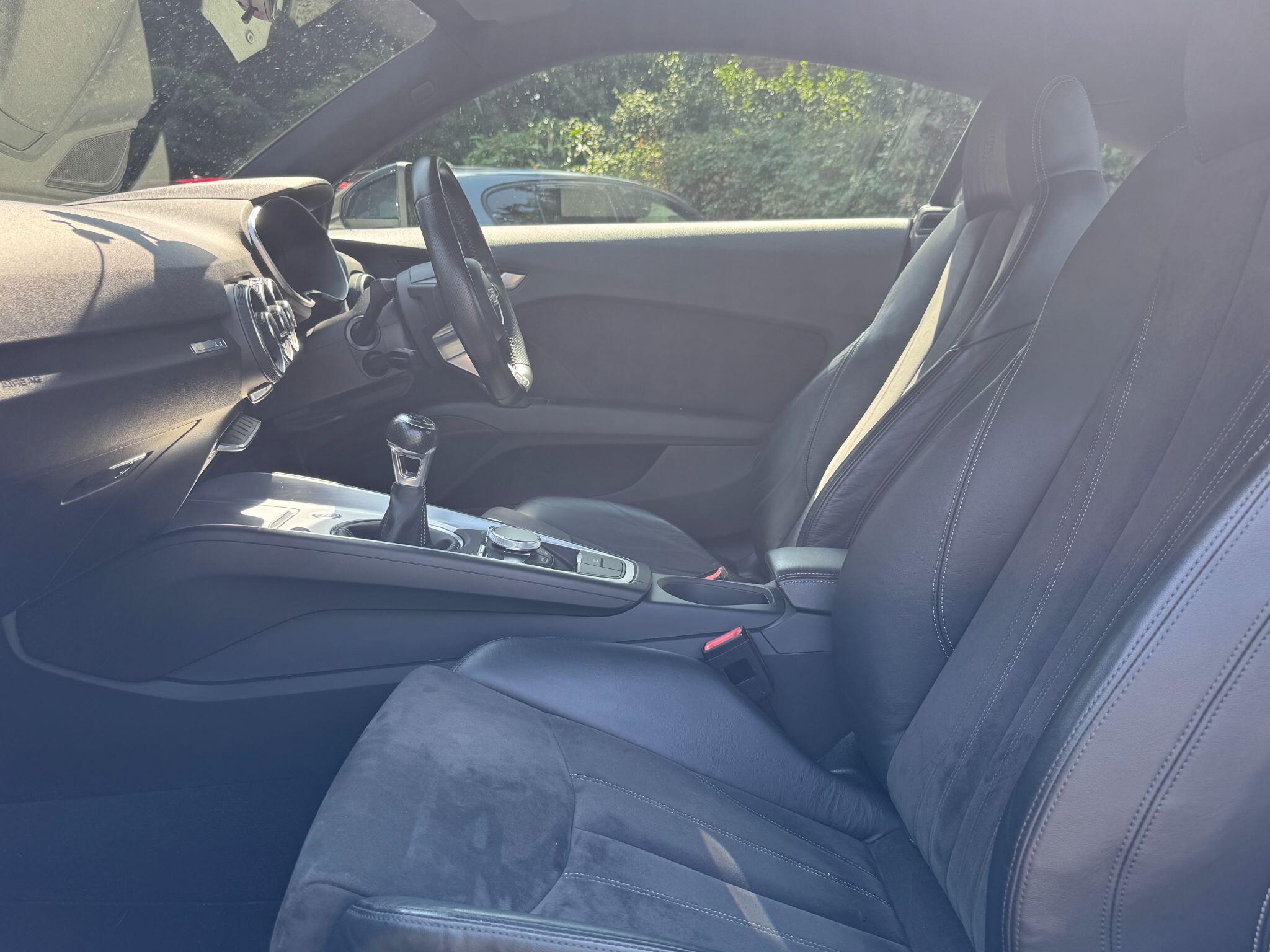 Audi TT view 22