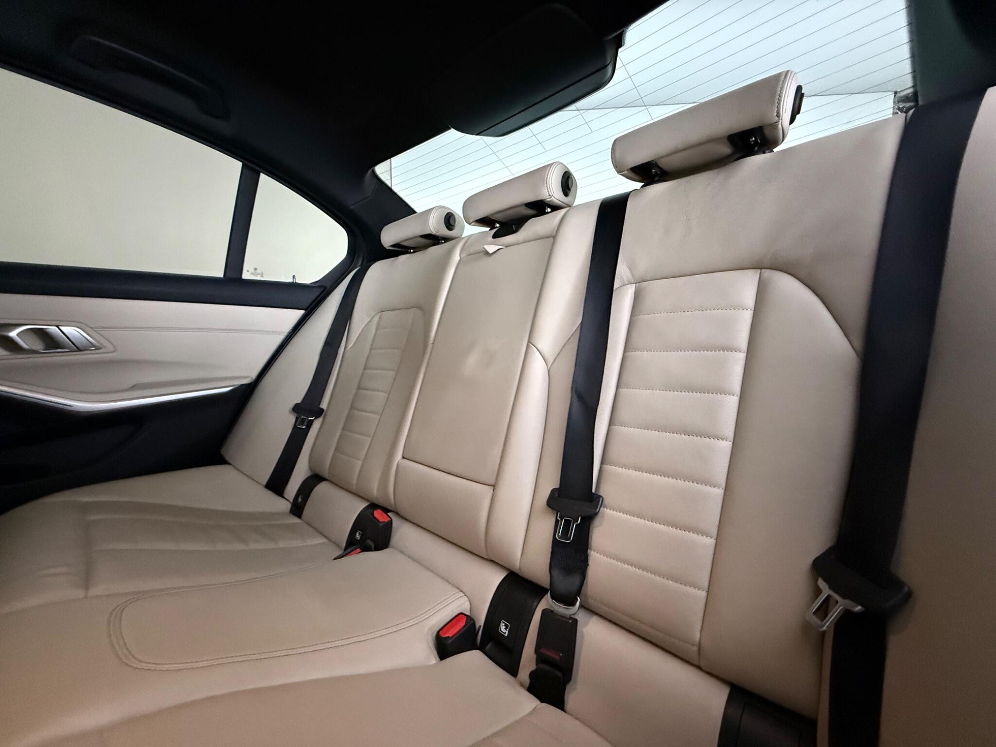 BMW 3 Series view 32