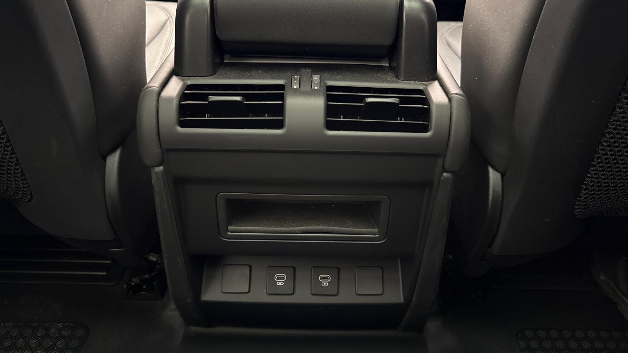 Land Rover Defender view 18