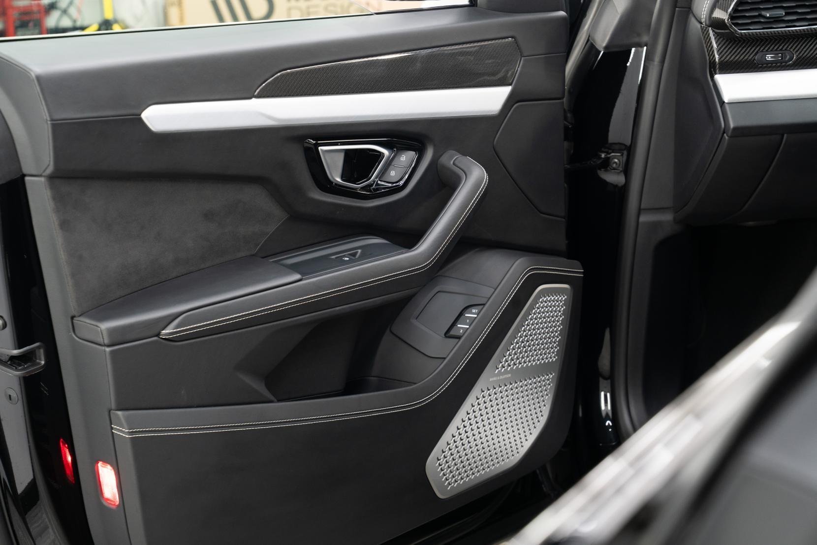 Lamborghini Urus view 21