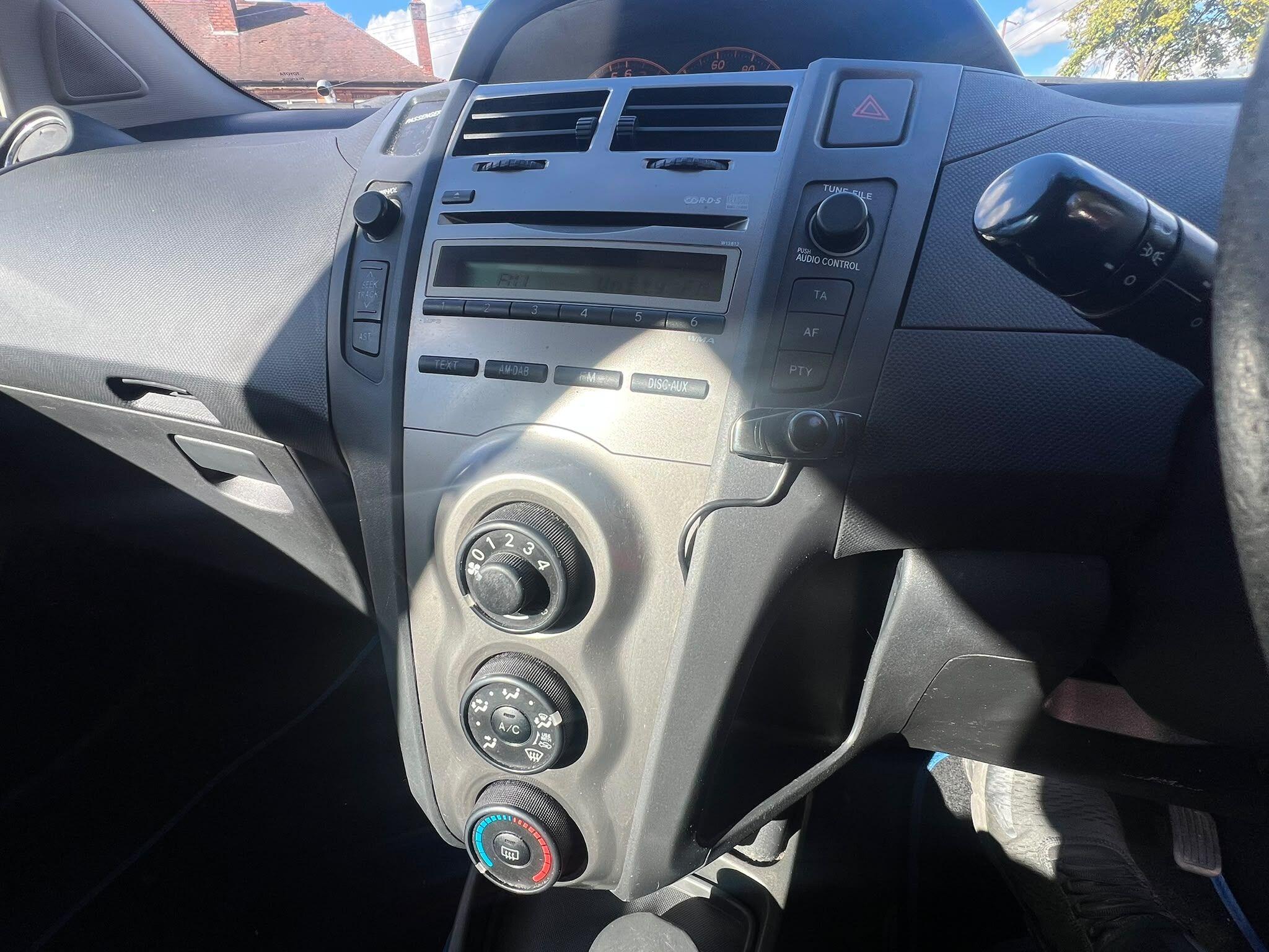 Toyota Yaris view 24