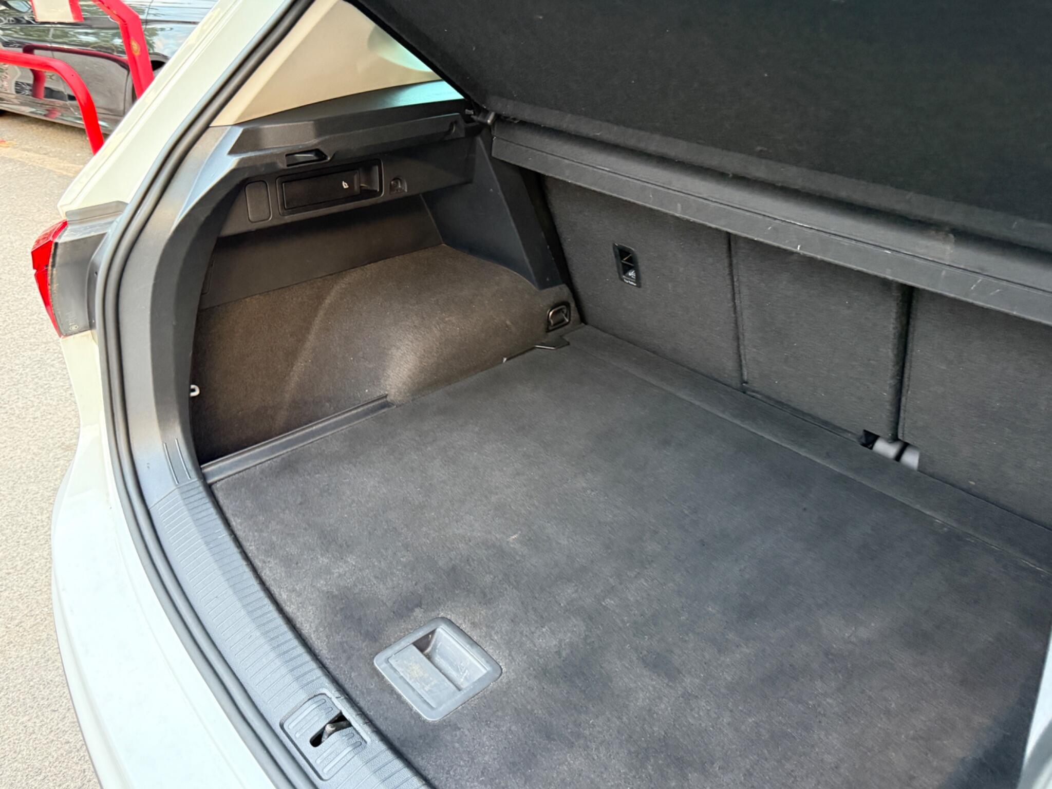 Volkswagen Tiguan - Image 48