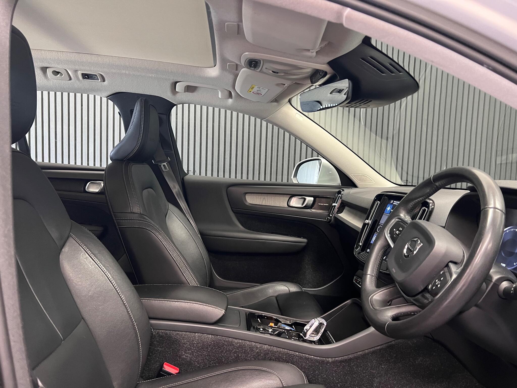 Volvo XC40 view 11