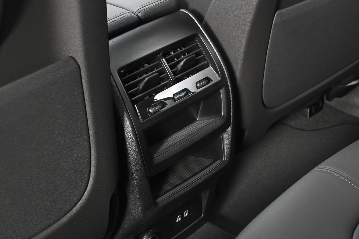 BMW X5 view 32