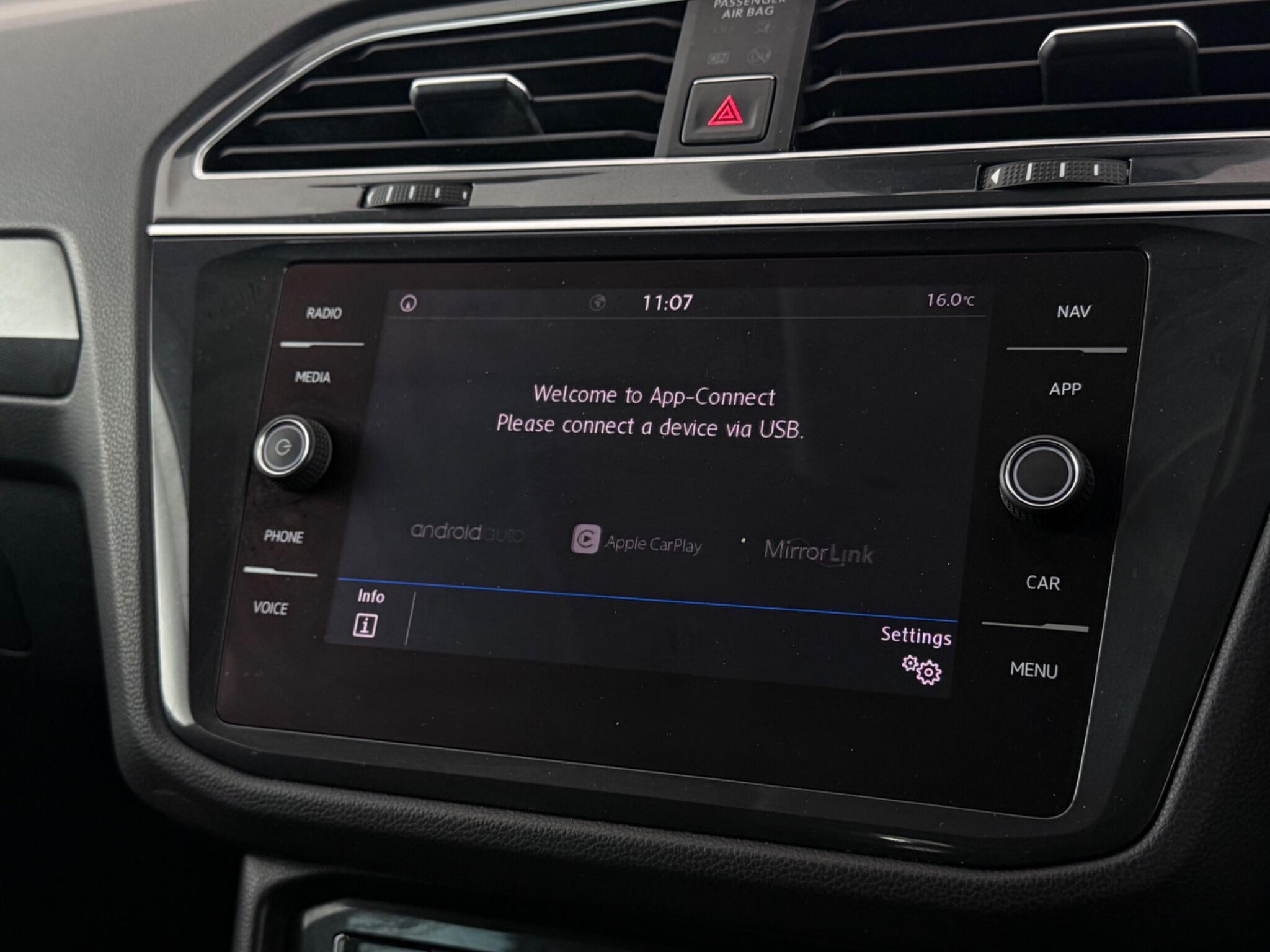 Volkswagen Tiguan view 24