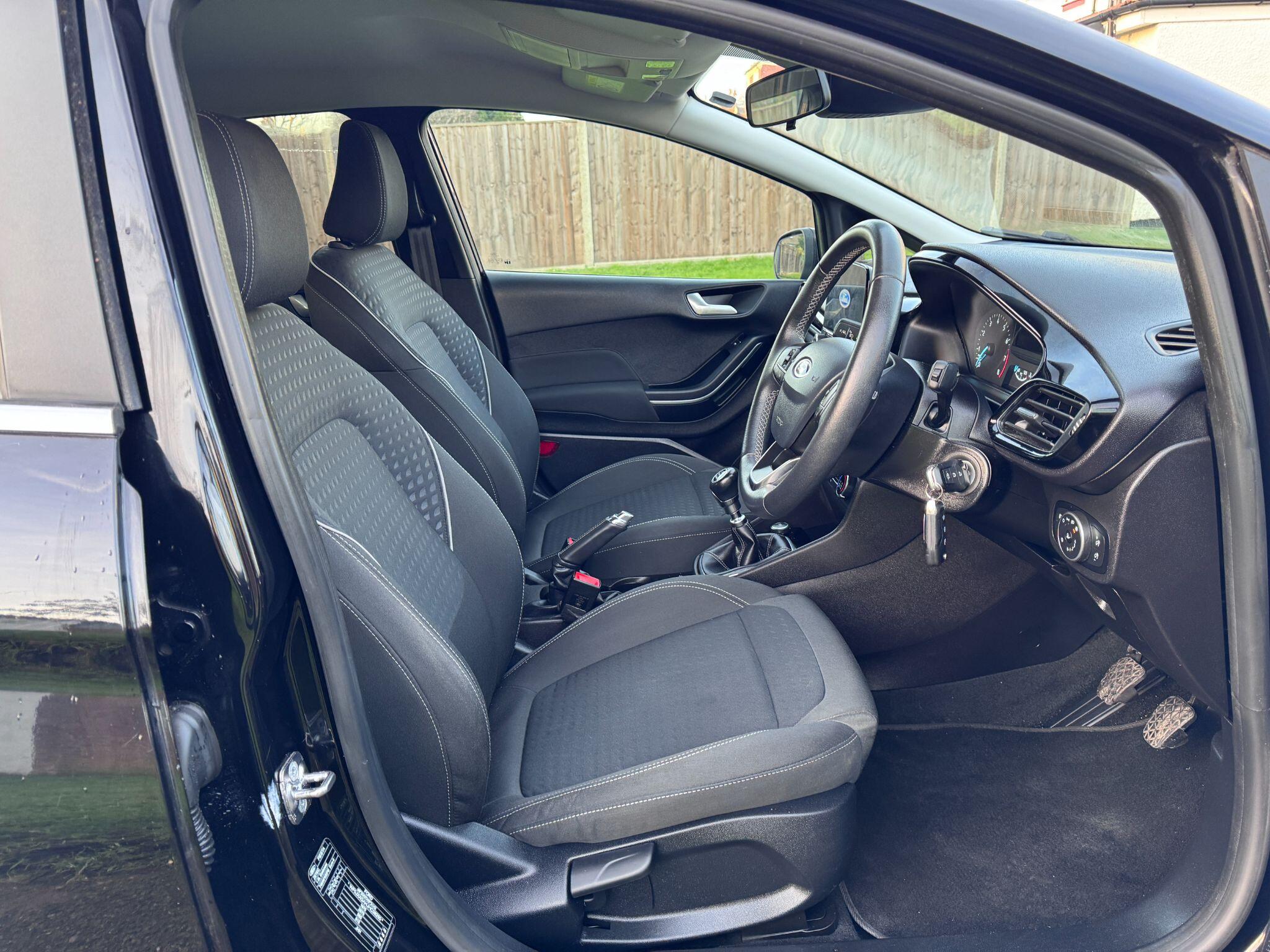 2017 Ford Fiesta image 34