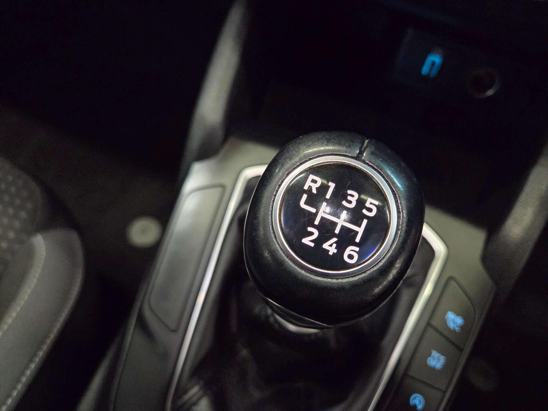 Ford Focus view 25