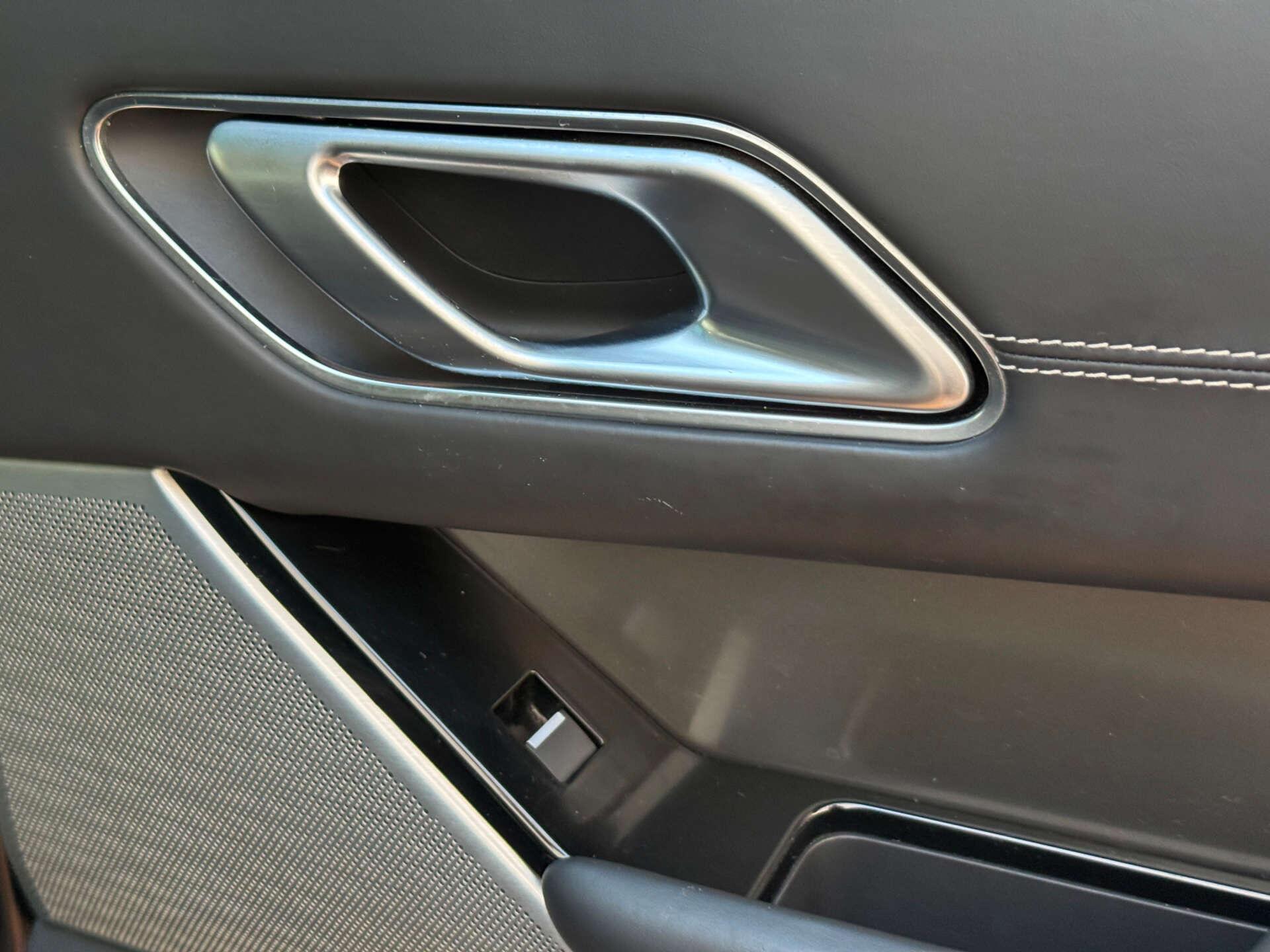 Land Rover Range Rover Velar view 29