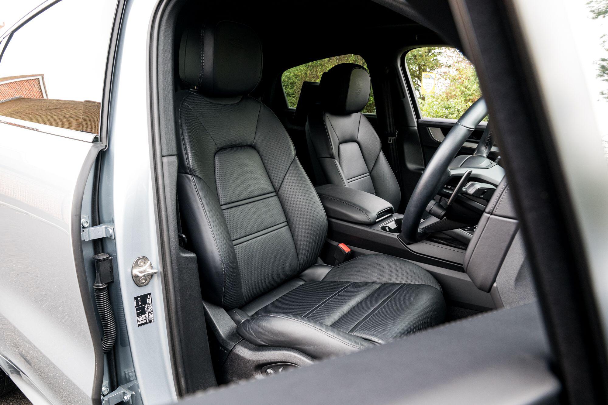 Porsche Cayenne view 37
